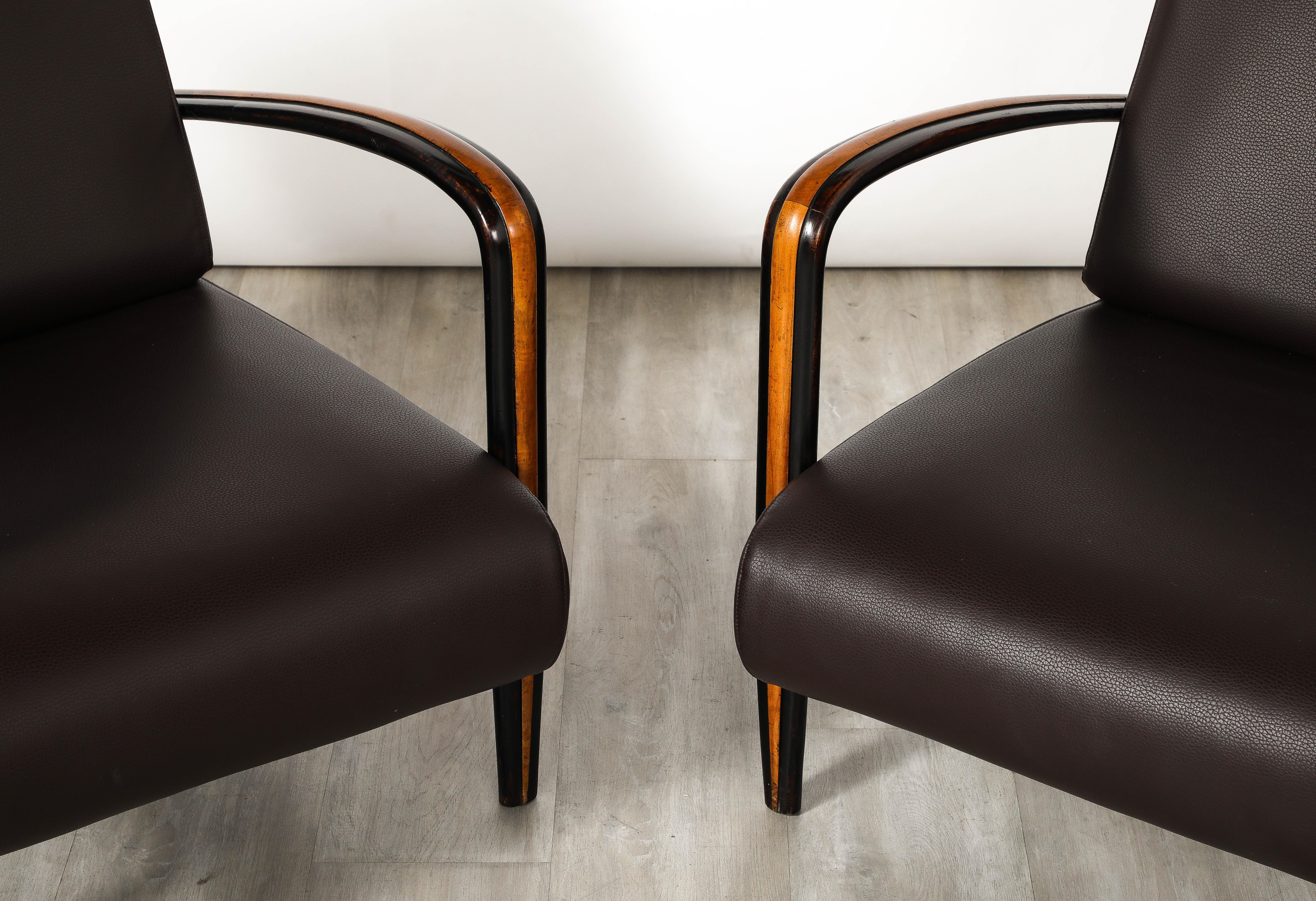 Art Deco Pair of Italian Modernist Lounge Chairs, Italy, circa 1940 For Sale