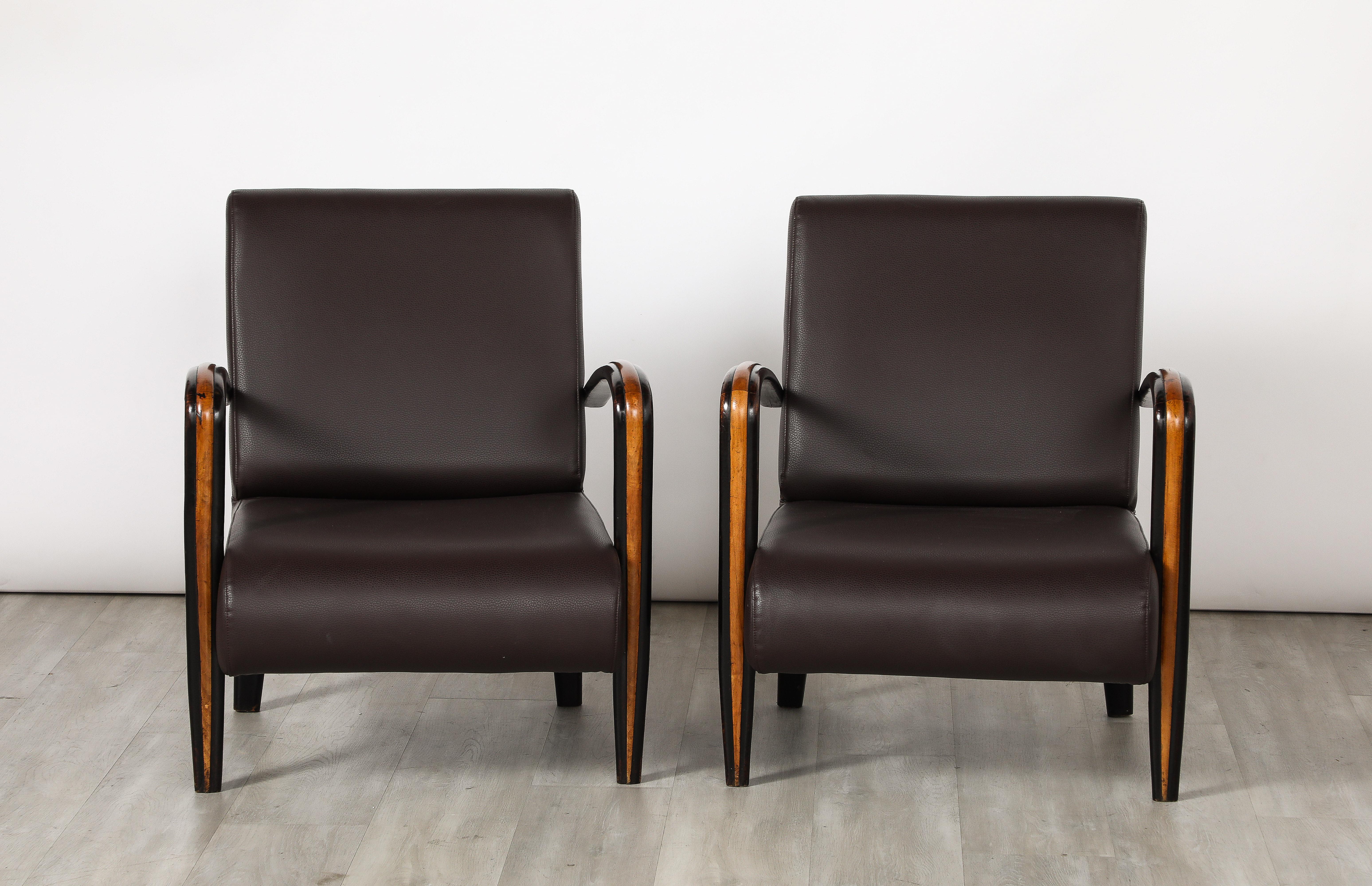 Mid-20th Century Pair of Italian Modernist Lounge Chairs, Italy, circa 1940 For Sale