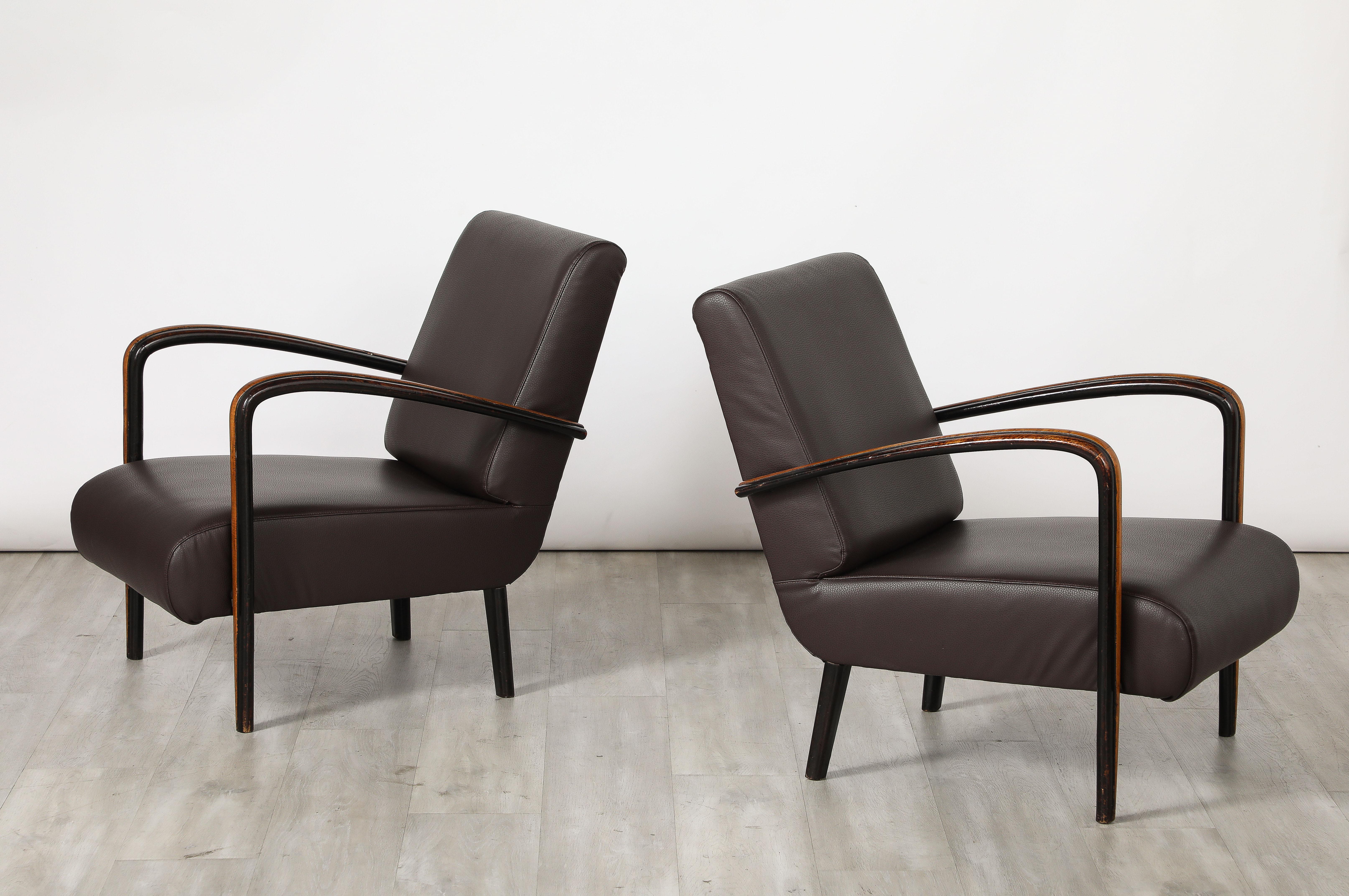 Leather Pair of Italian Modernist Lounge Chairs, Italy, circa 1940 For Sale