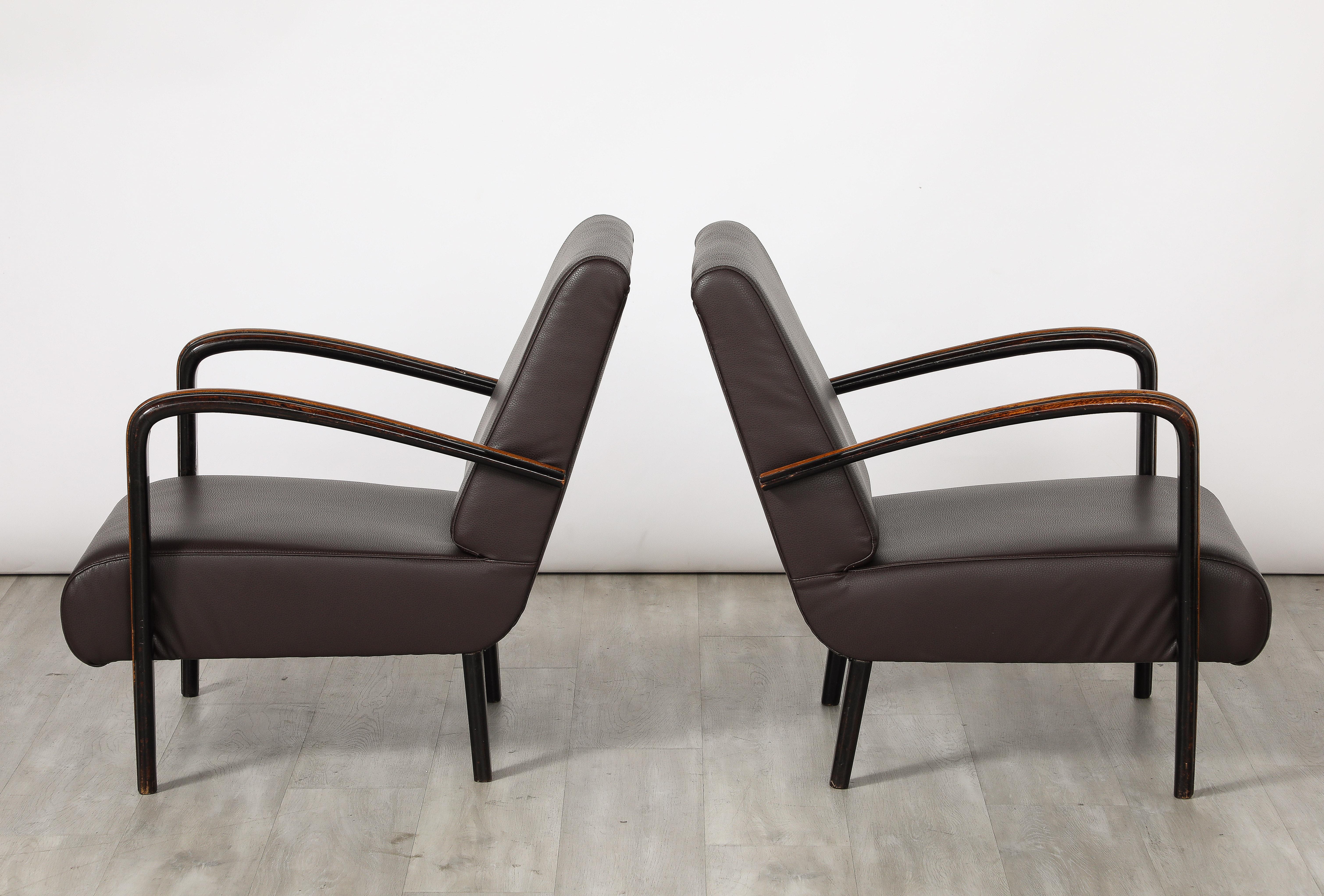 Pair of Italian Modernist Lounge Chairs, Italy, circa 1940 For Sale 2