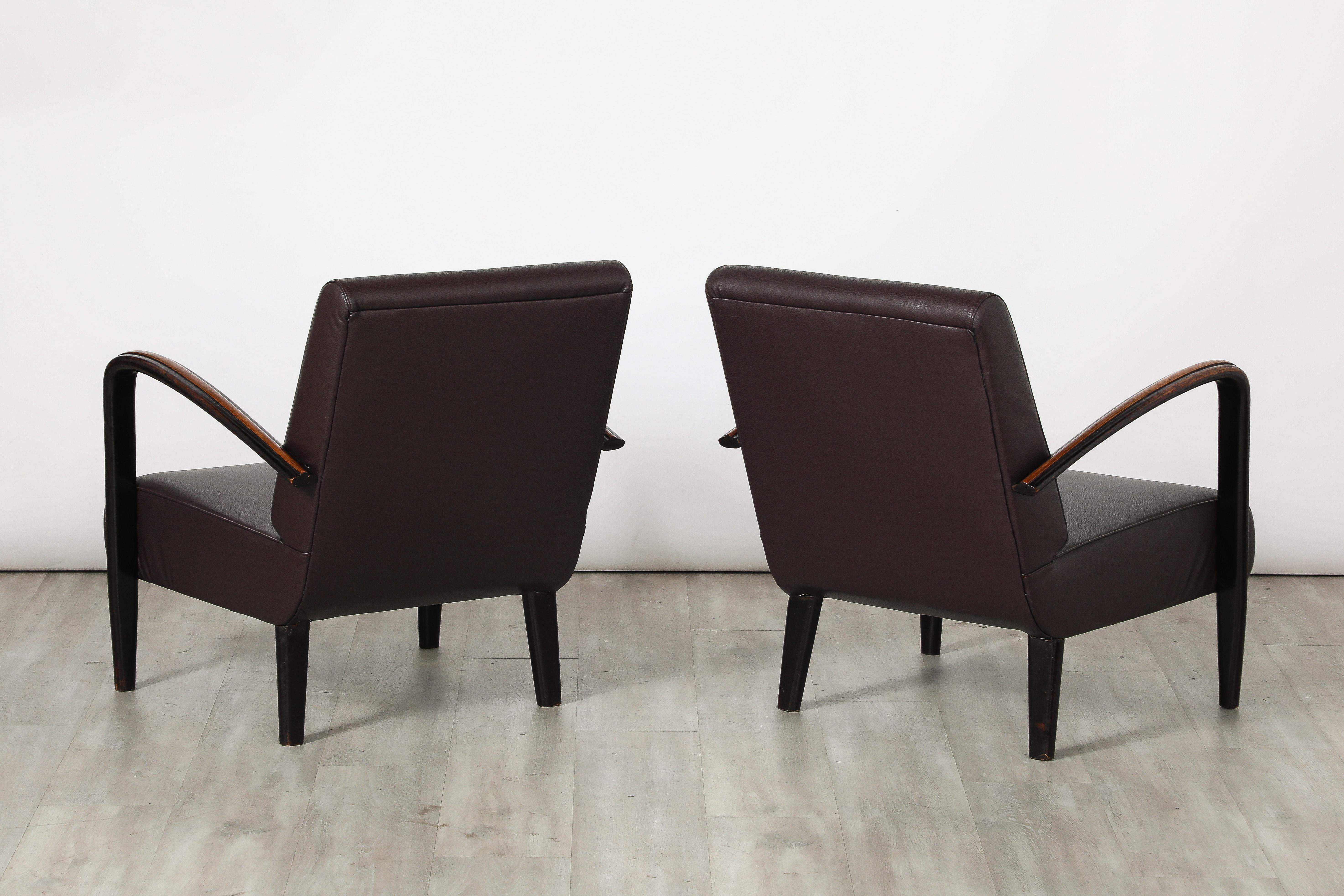 Pair of Italian Modernist Lounge Chairs, Italy, circa 1940 For Sale 3