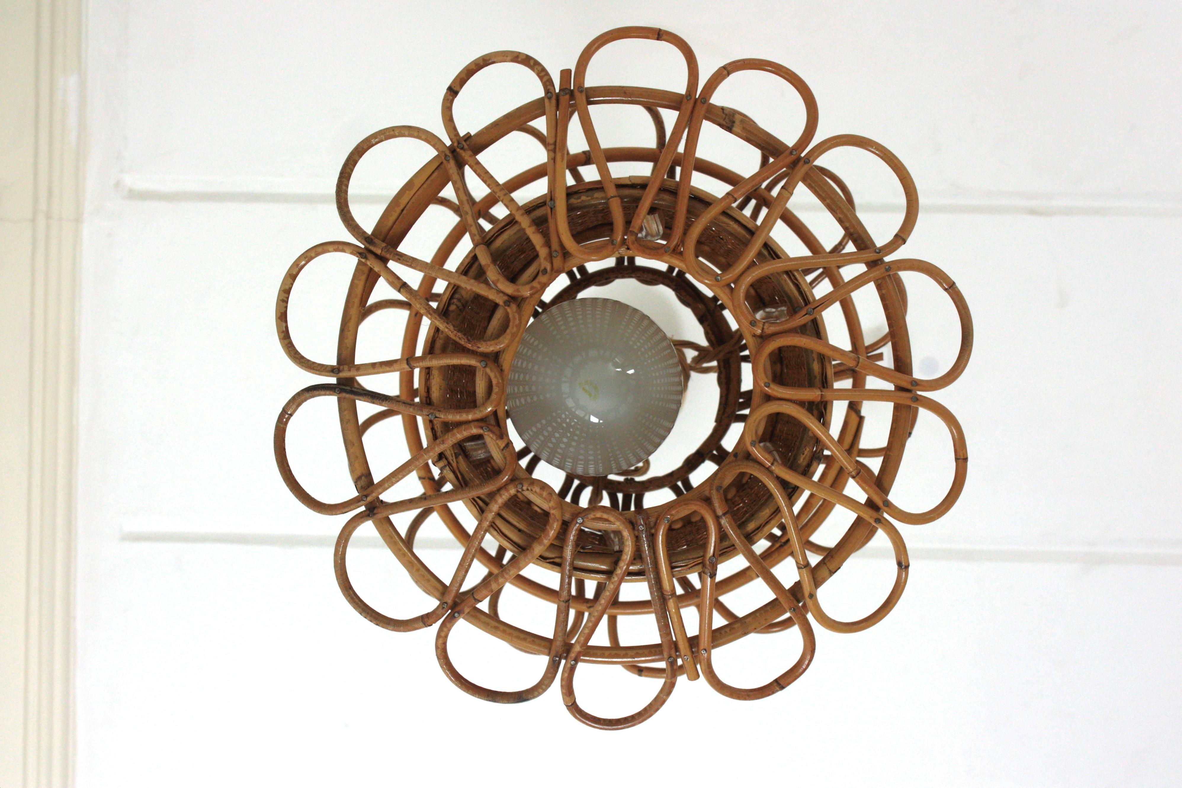 Zwei italienische modernistische Rattan- und Korbgeflecht-Hängelampen aus Draht im Angebot 5