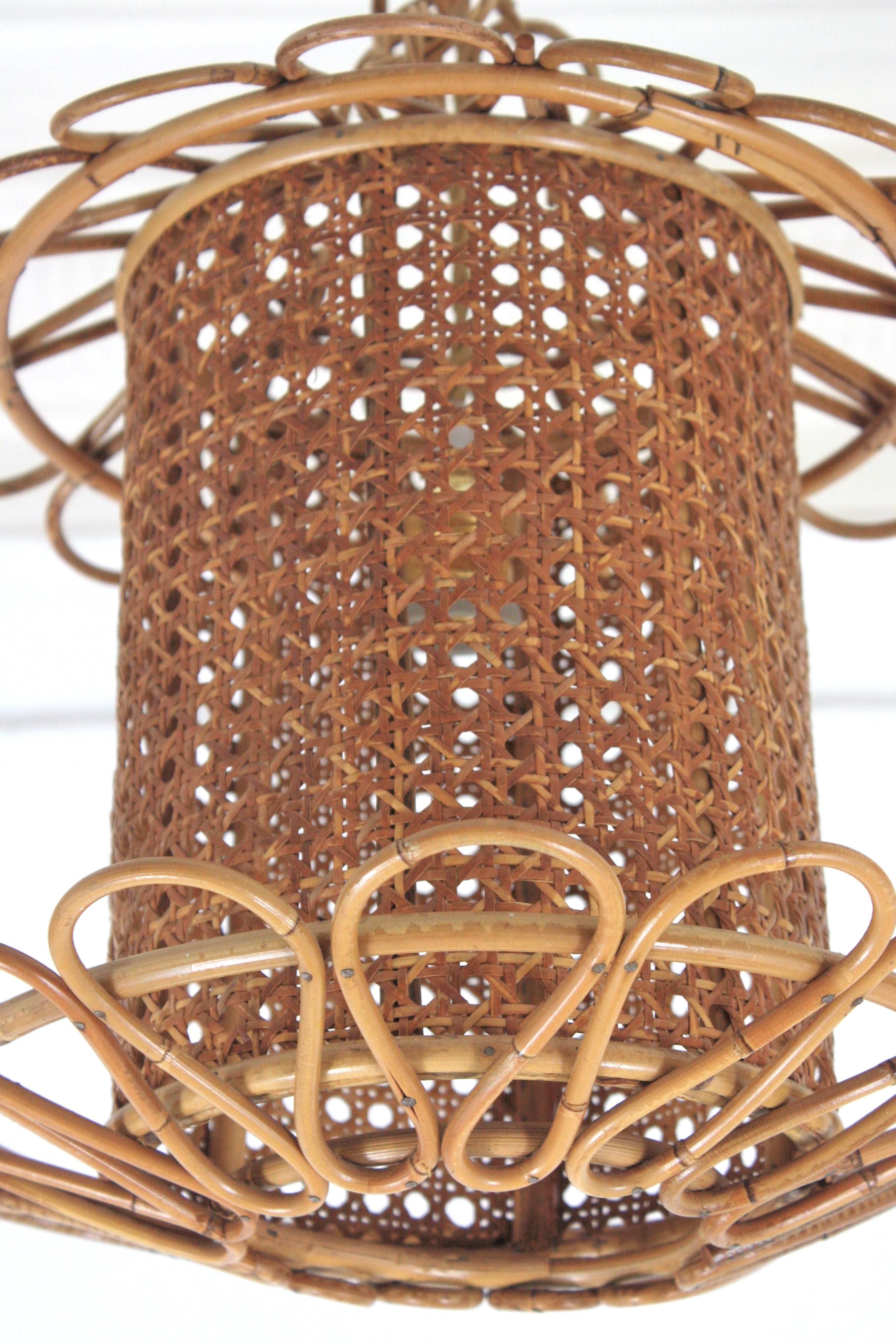 Zwei italienische modernistische Rattan- und Korbgeflecht-Hängelampen aus Draht im Zustand „Gut“ im Angebot in Barcelona, ES