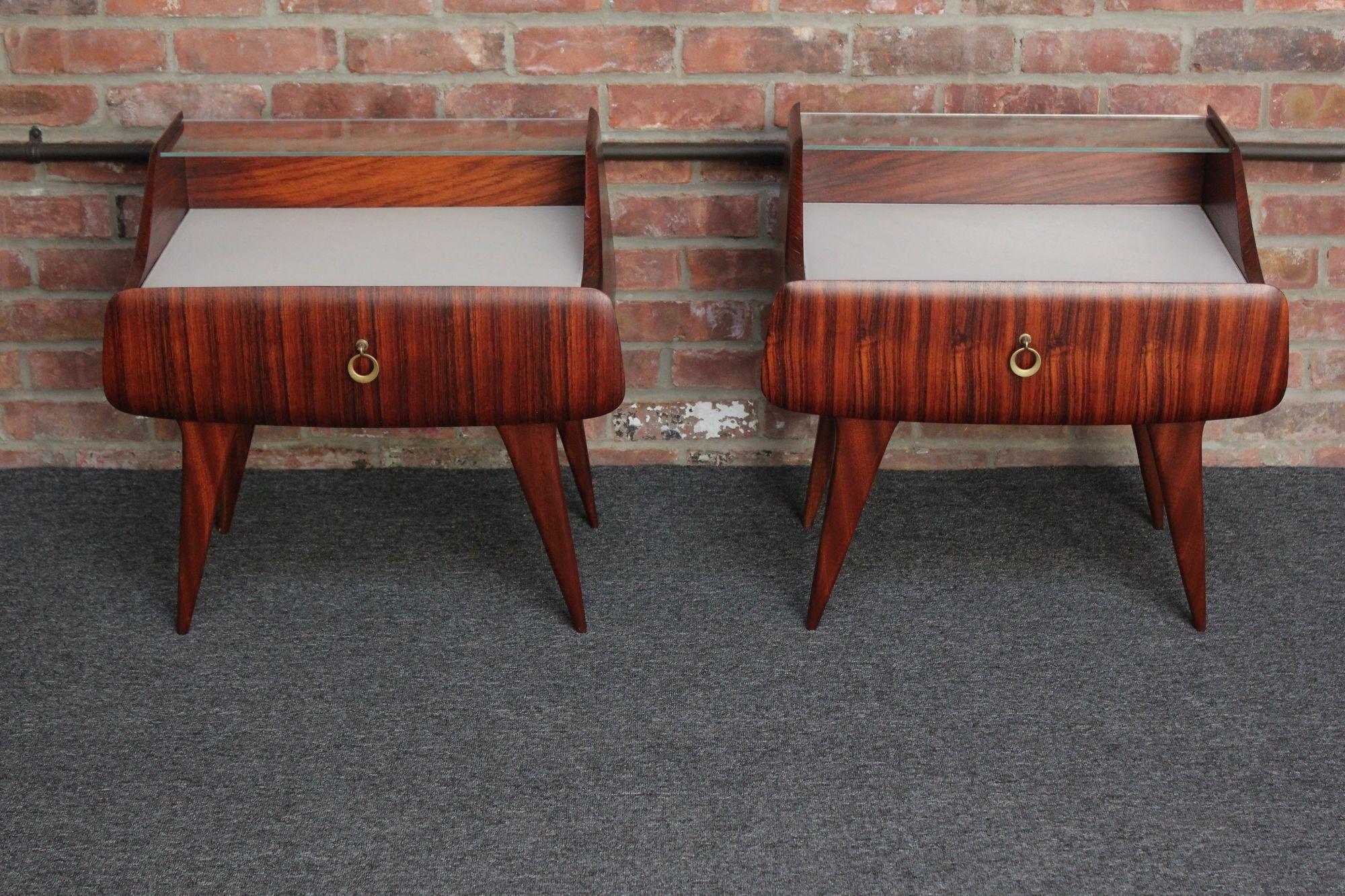 Mid-Century Modern Pair of Italian Modernist Rosewood Single-Drawer Nightstands/Bedside Tables For Sale