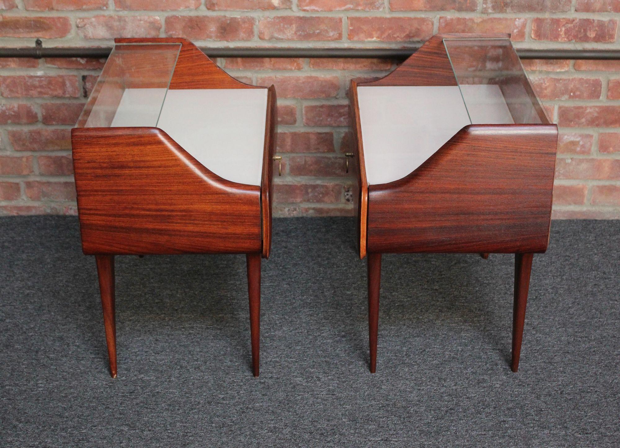 Brass Pair of Italian Modernist Rosewood Single-Drawer Nightstands/Bedside Tables For Sale