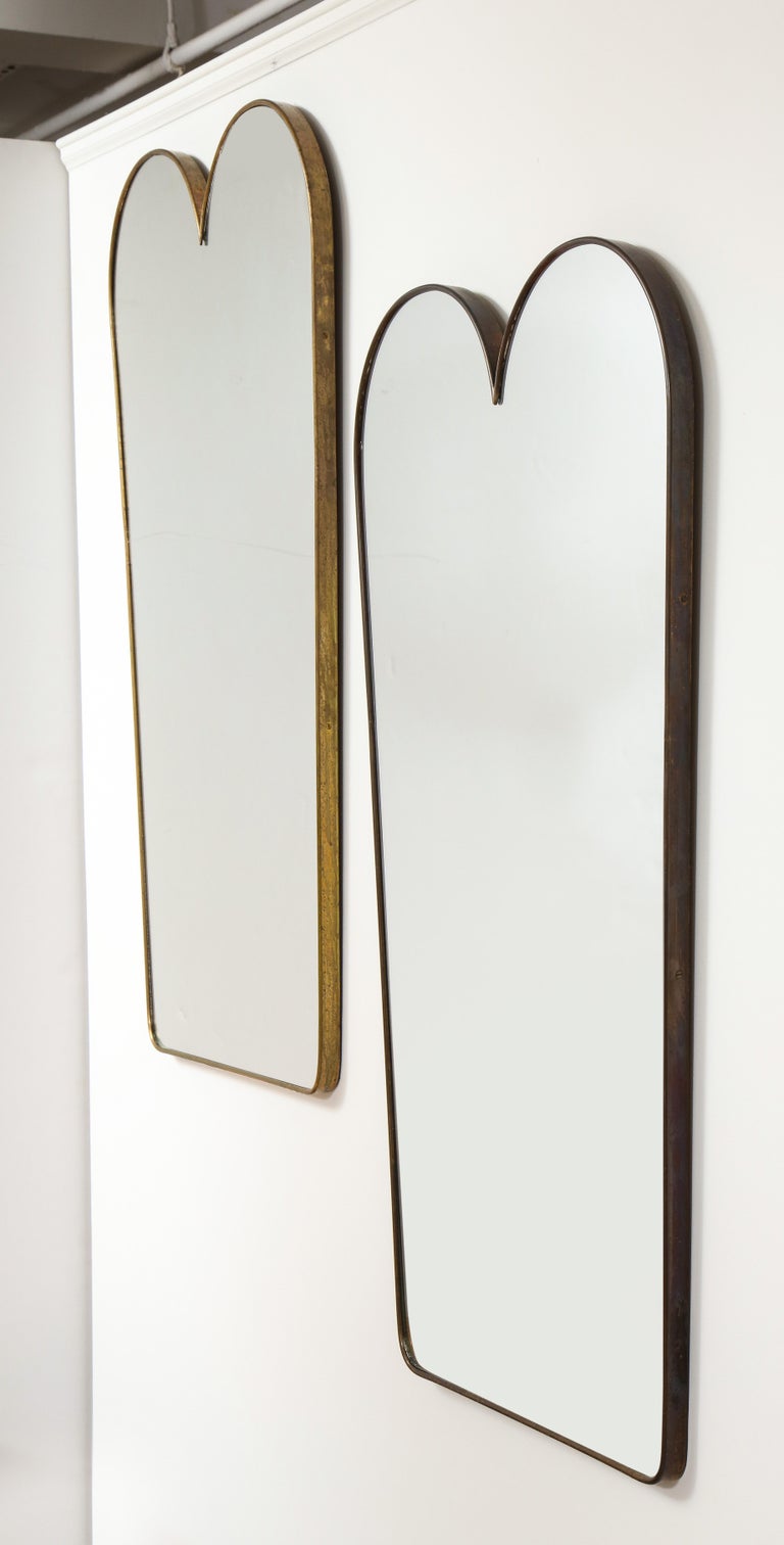 Pair of Italian Modernist Scalloped Shaped Brass Mirrors In Good Condition For Sale In New York, NY