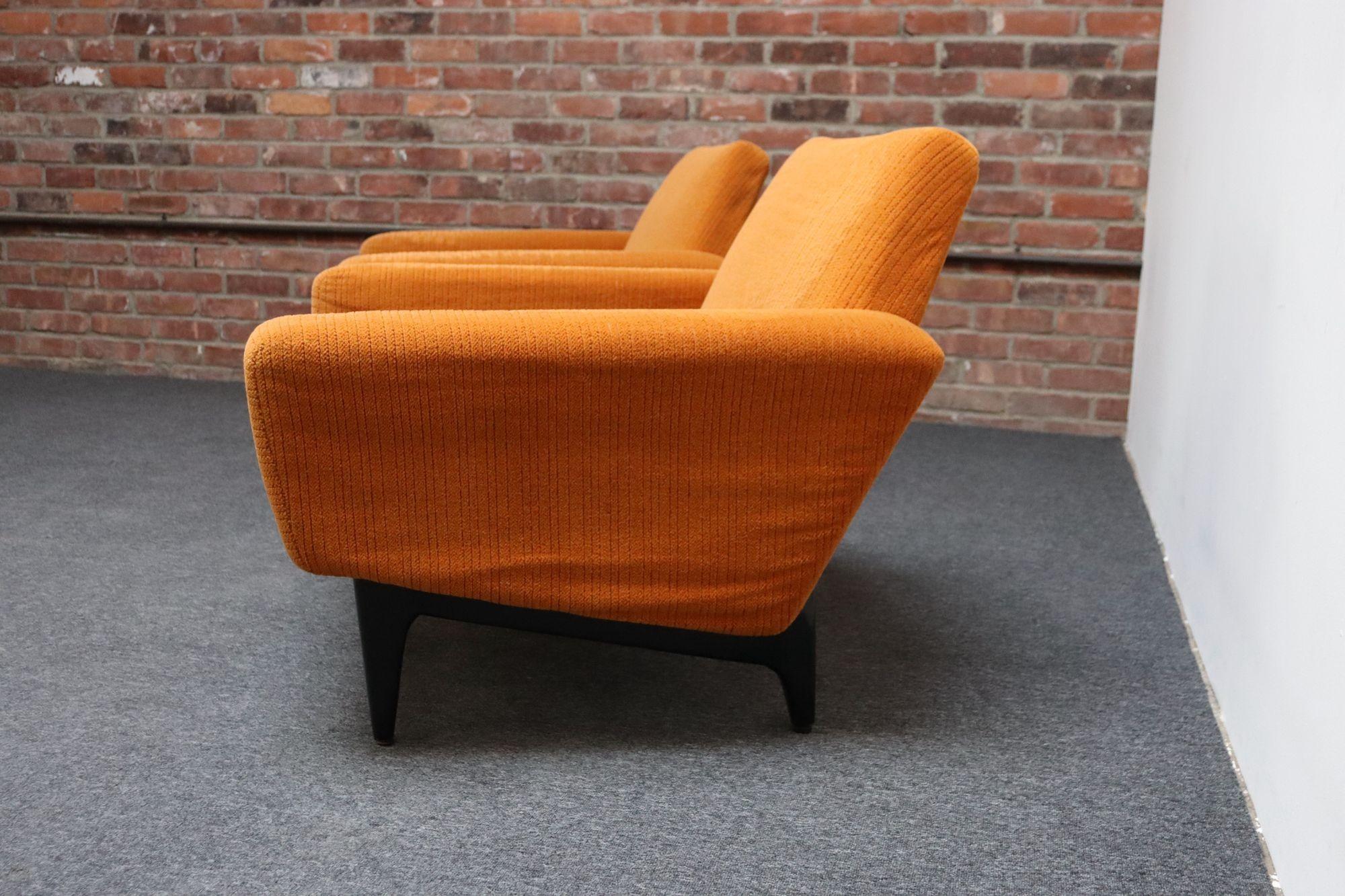 Pair of Italian Modernist Sculptural Lounge Chairs by Pizzetti For Sale 7