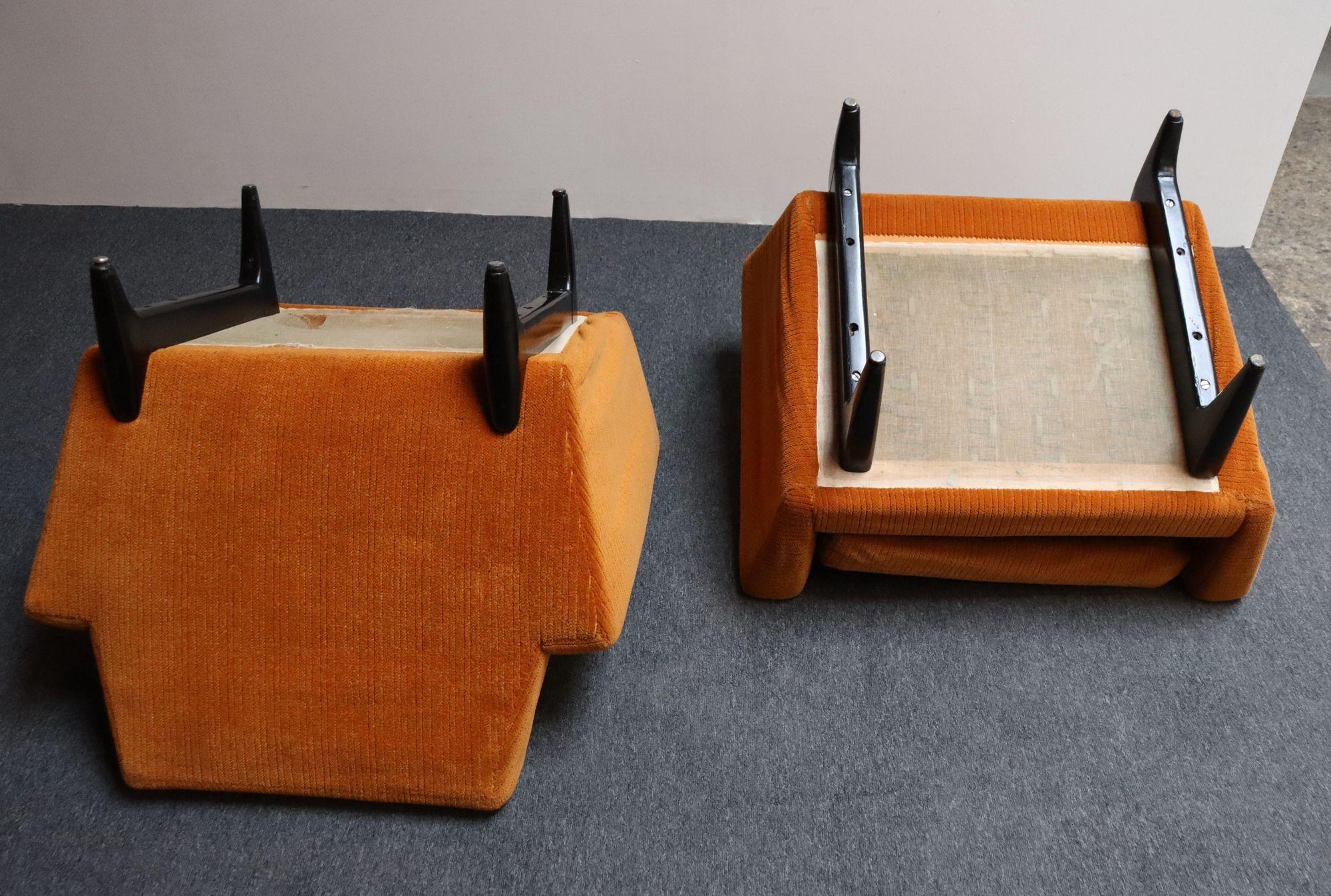 Metal Pair of Italian Modernist Sculptural Lounge Chairs by Pizzetti For Sale