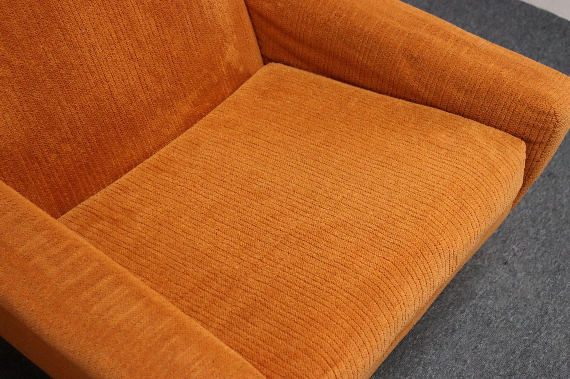 Pair of Italian Modernist Sculptural Lounge Chairs by Pizzetti For Sale 1
