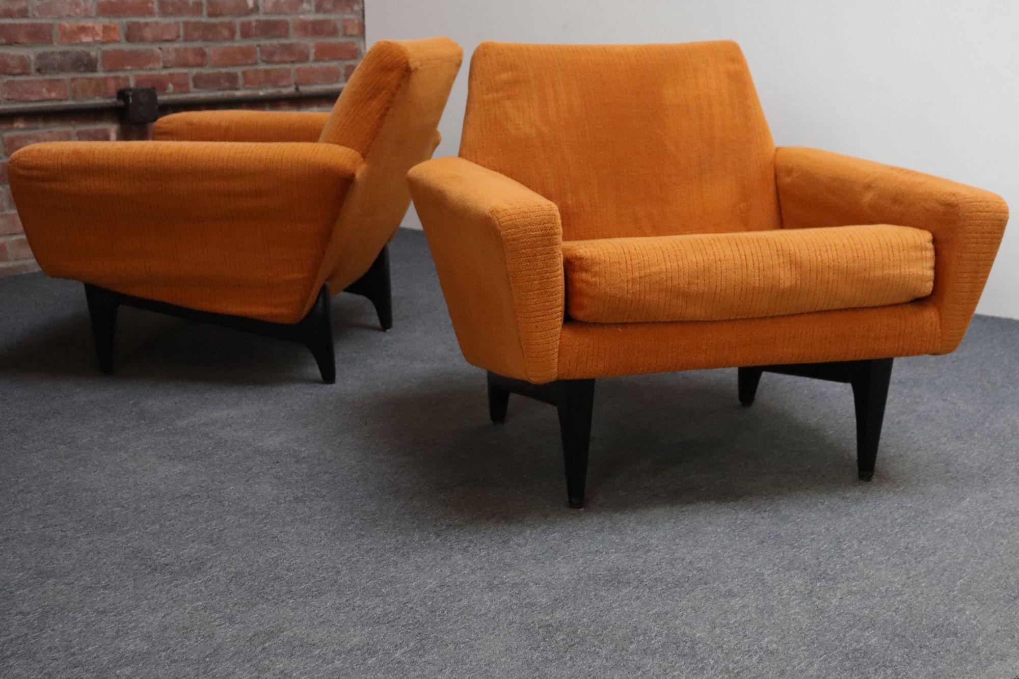 Pair of Italian Modernist Sculptural Lounge Chairs by Pizzetti For Sale 11