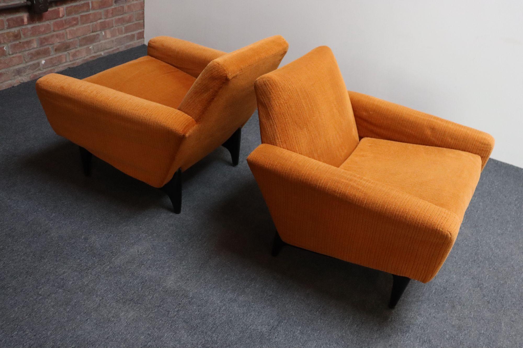 Pair of Italian Modernist Sculptural Lounge Chairs by Pizzetti For Sale 10