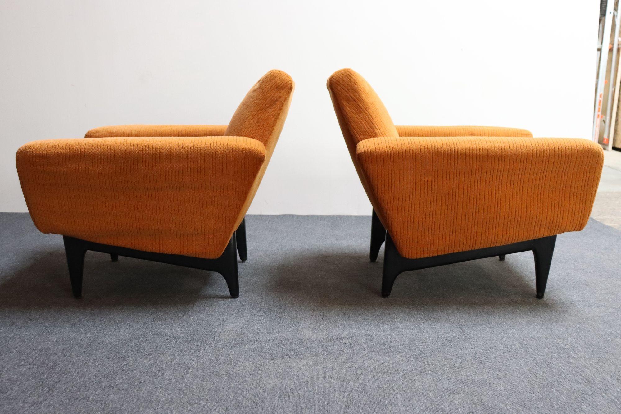 Mid-Century Modern Pair of Italian Modernist Sculptural Lounge Chairs by Pizzetti For Sale
