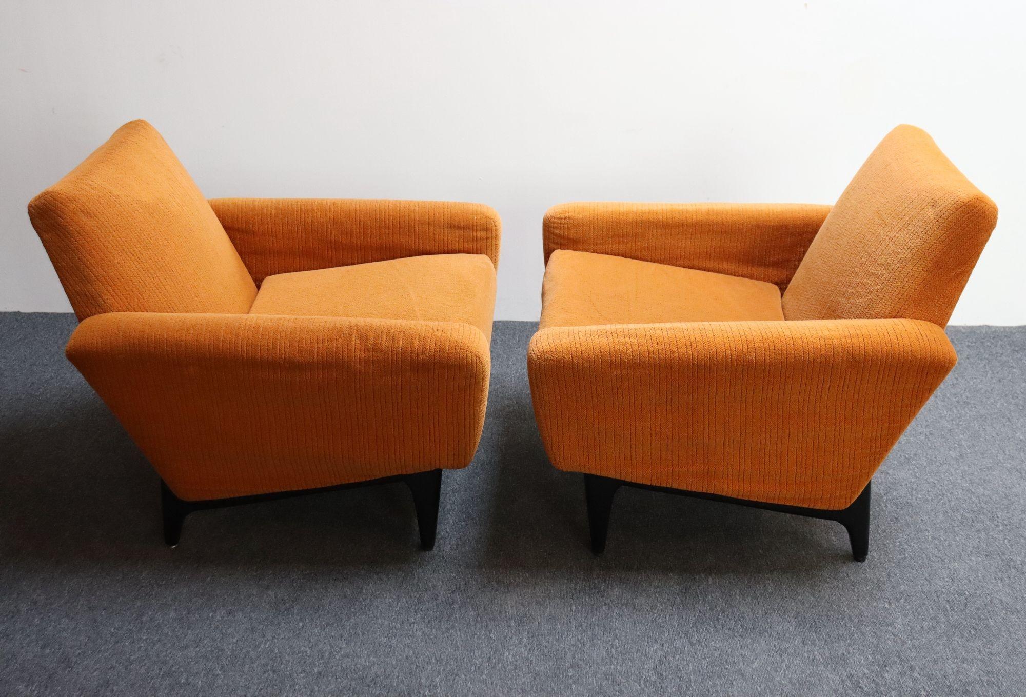 Ebonized Pair of Italian Modernist Sculptural Lounge Chairs by Pizzetti For Sale