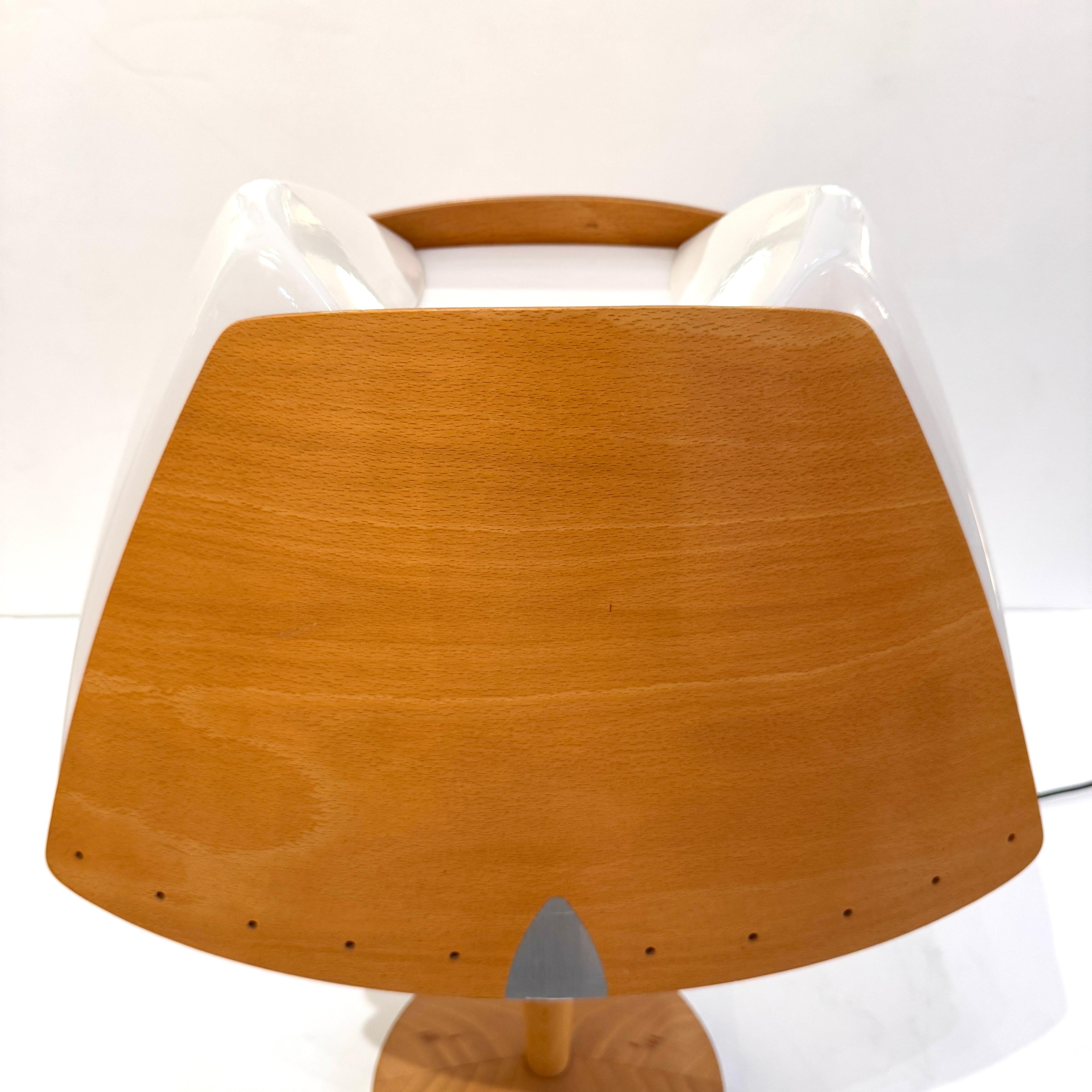 Coppia di lampade da tavolo moderniste italiane in vendita 1