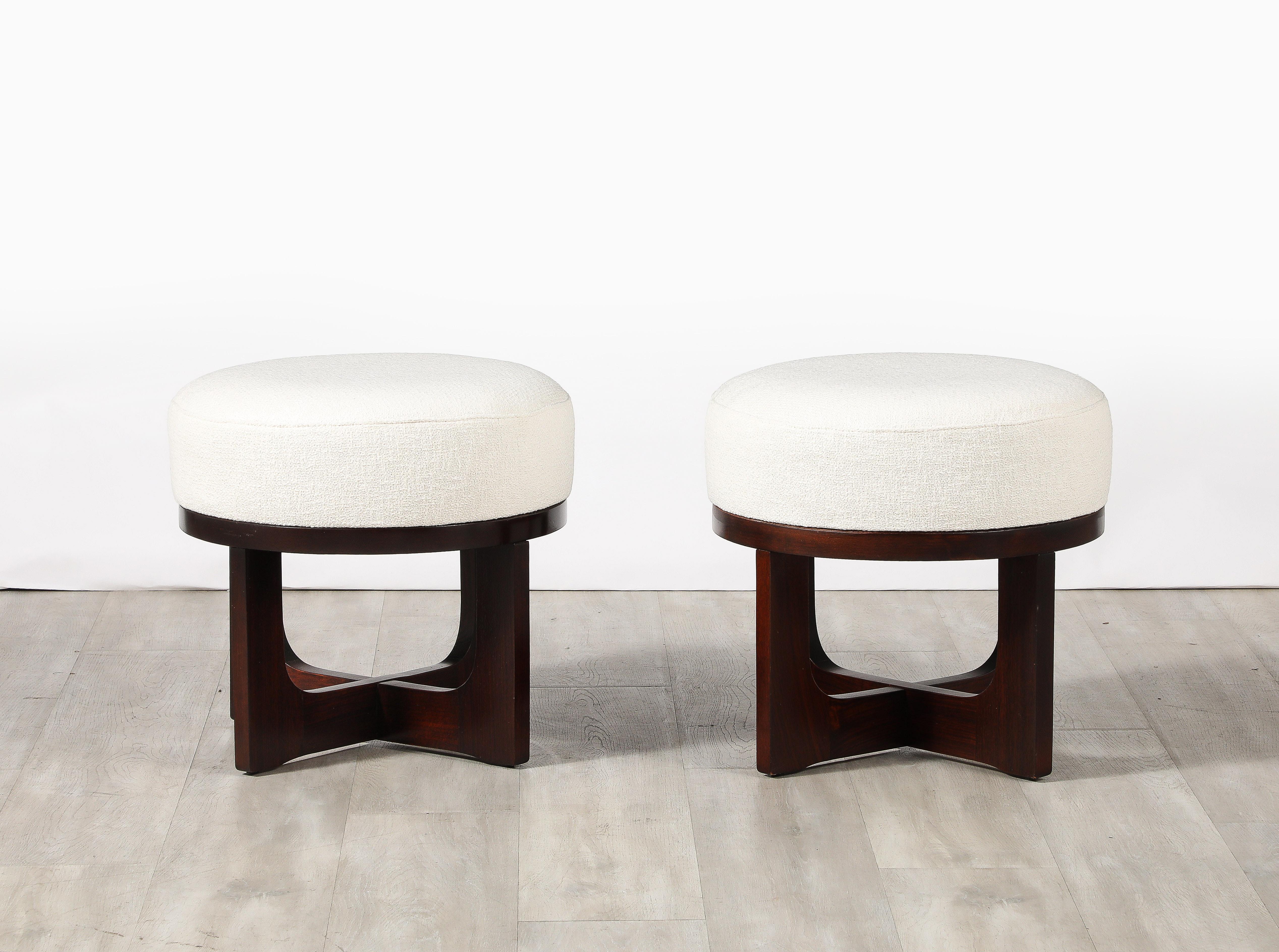 Pareja de taburetes modernistas italianos de nogal, Italia, hacia 1960 en Bueno estado para la venta en New York, NY