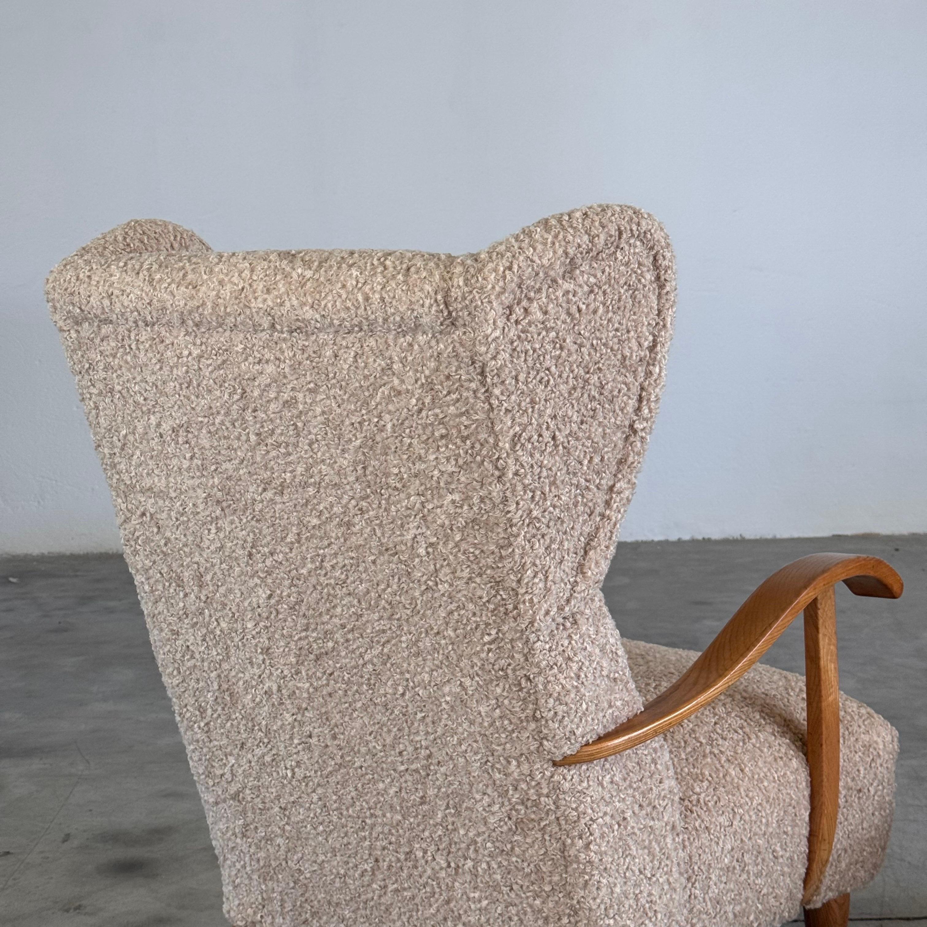 Pair of Italian Modernist Wing Chairs, by Melchiorre Bega, 1940s For Sale 6