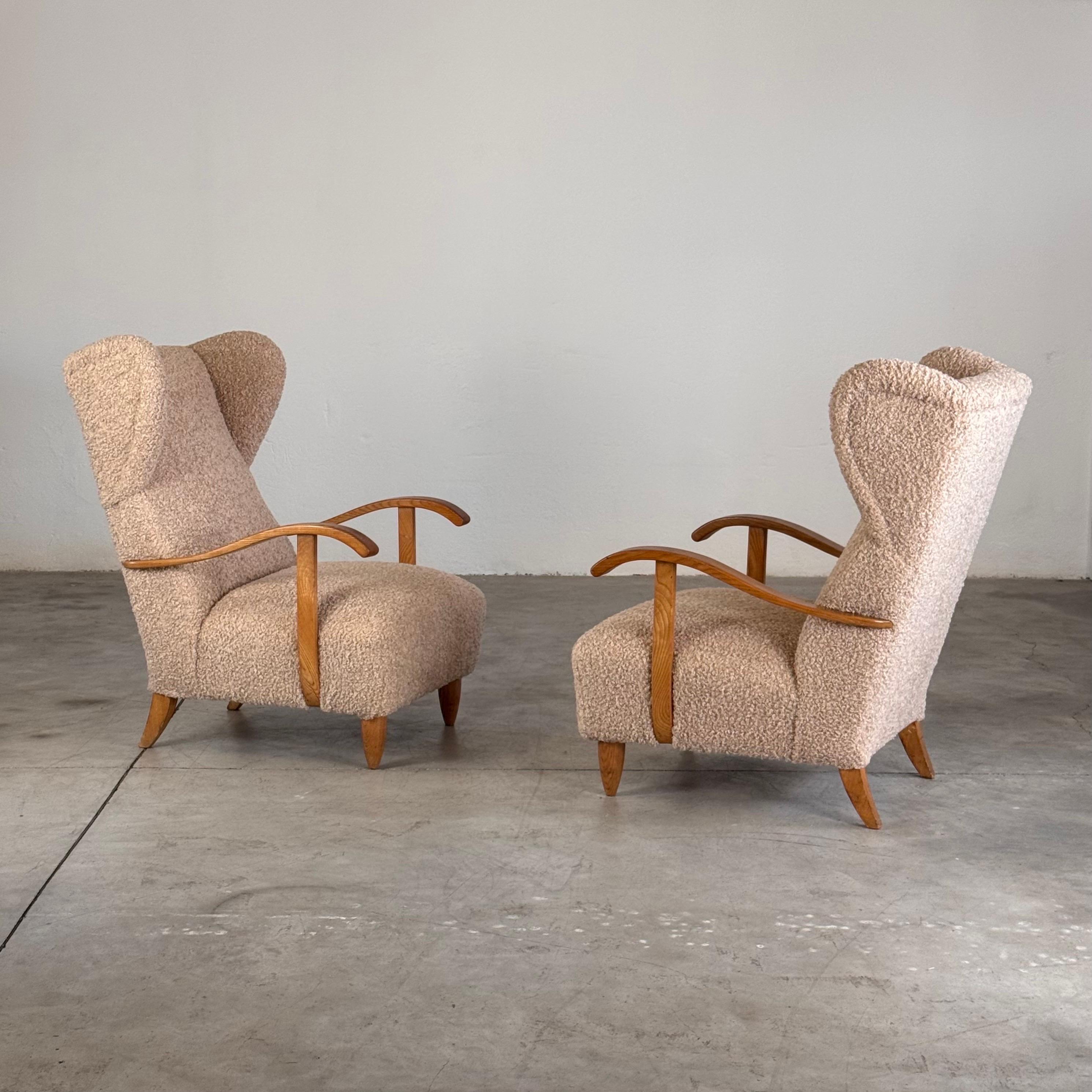 Mid-Century Modern Pair of Italian Modernist Wing Chairs, by Melchiorre Bega, 1940s For Sale