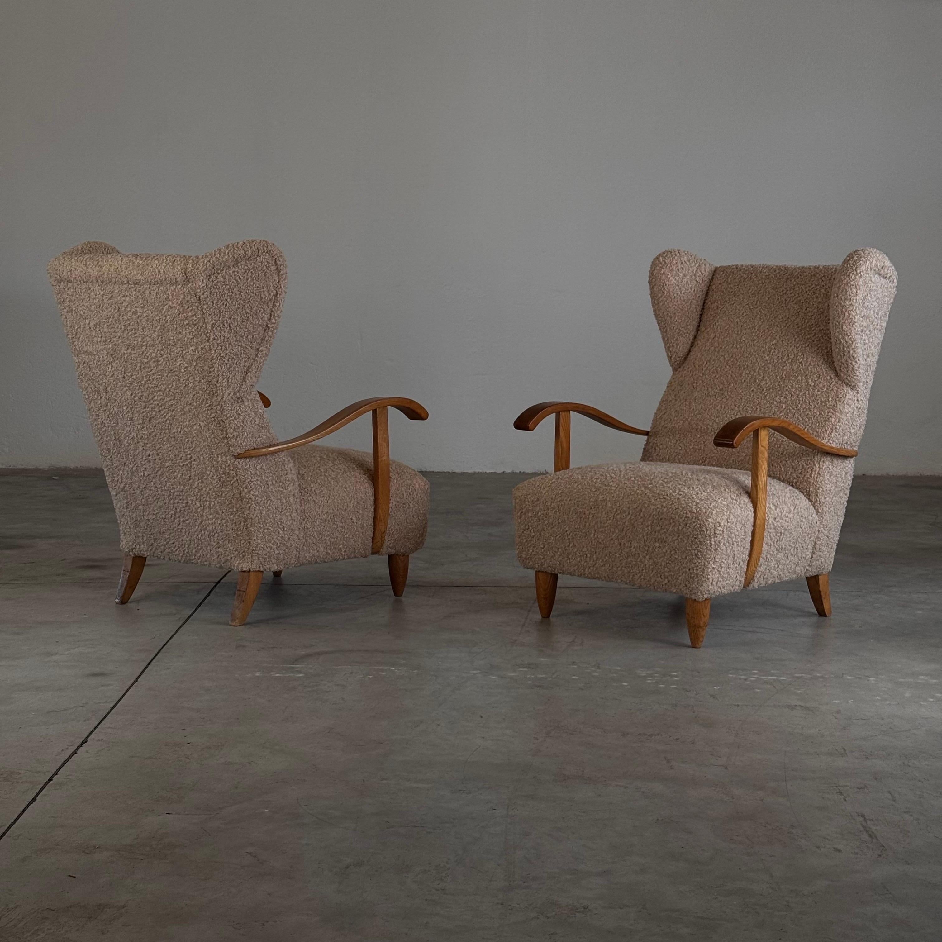 Pair of Italian Modernist Wing Chairs, by Melchiorre Bega, 1940s In Good Condition For Sale In Bagnolo Mella, Brescia