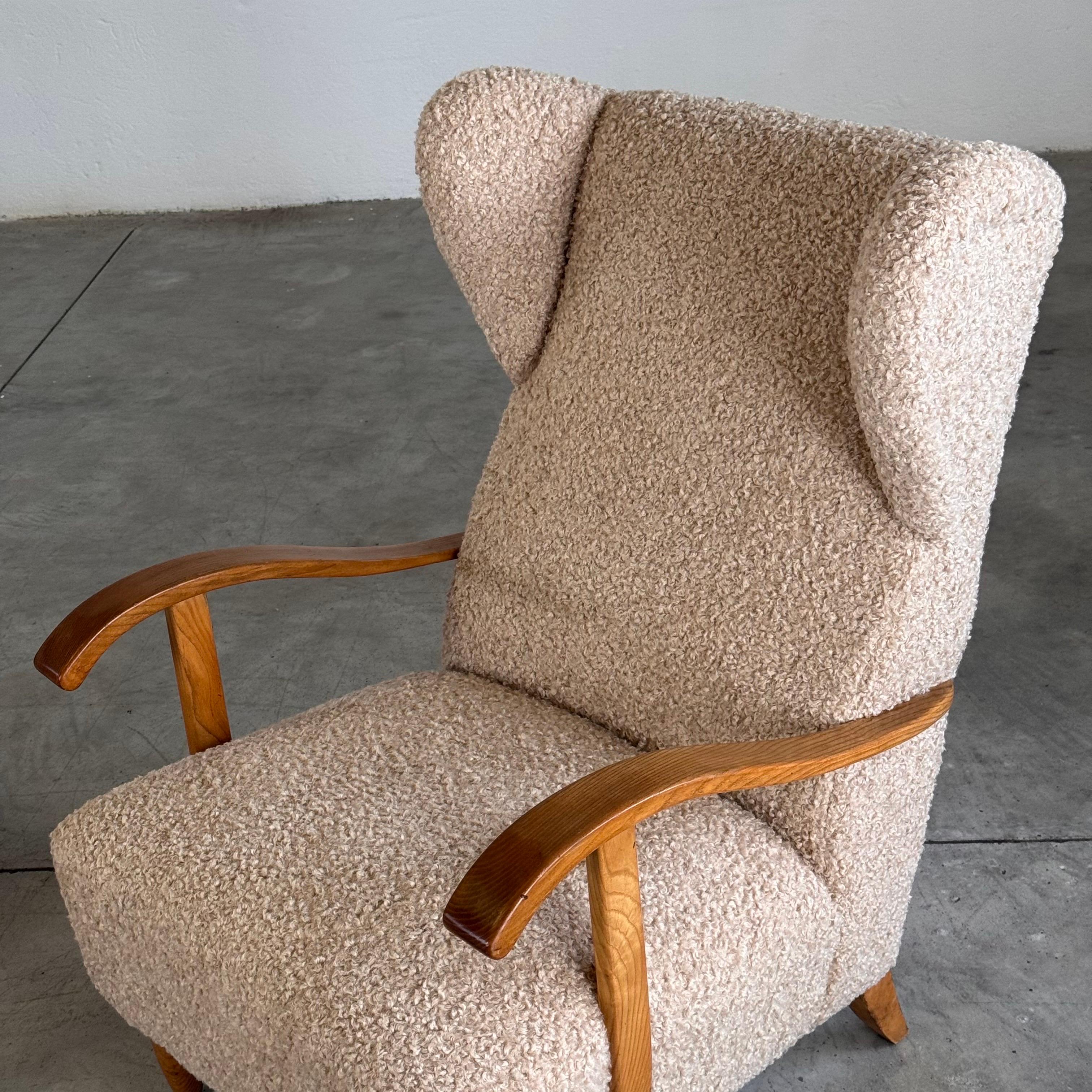 Pair of Italian Modernist Wing Chairs, by Melchiorre Bega, 1940s For Sale 1