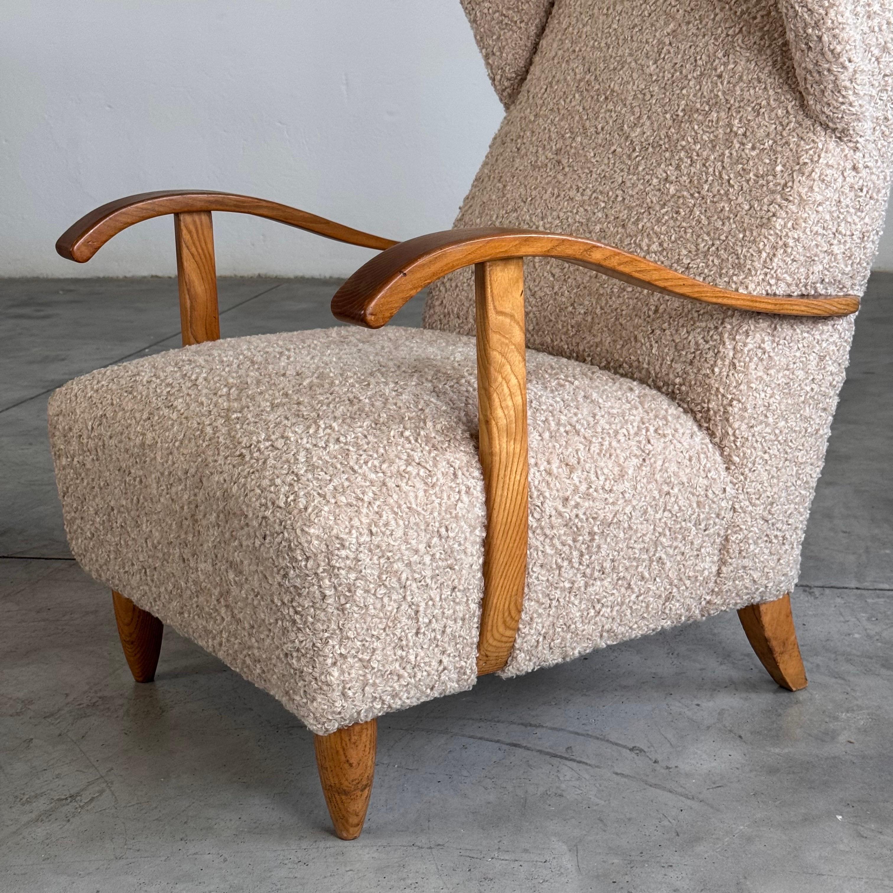 Pair of Italian Modernist Wing Chairs, by Melchiorre Bega, 1940s For Sale 2