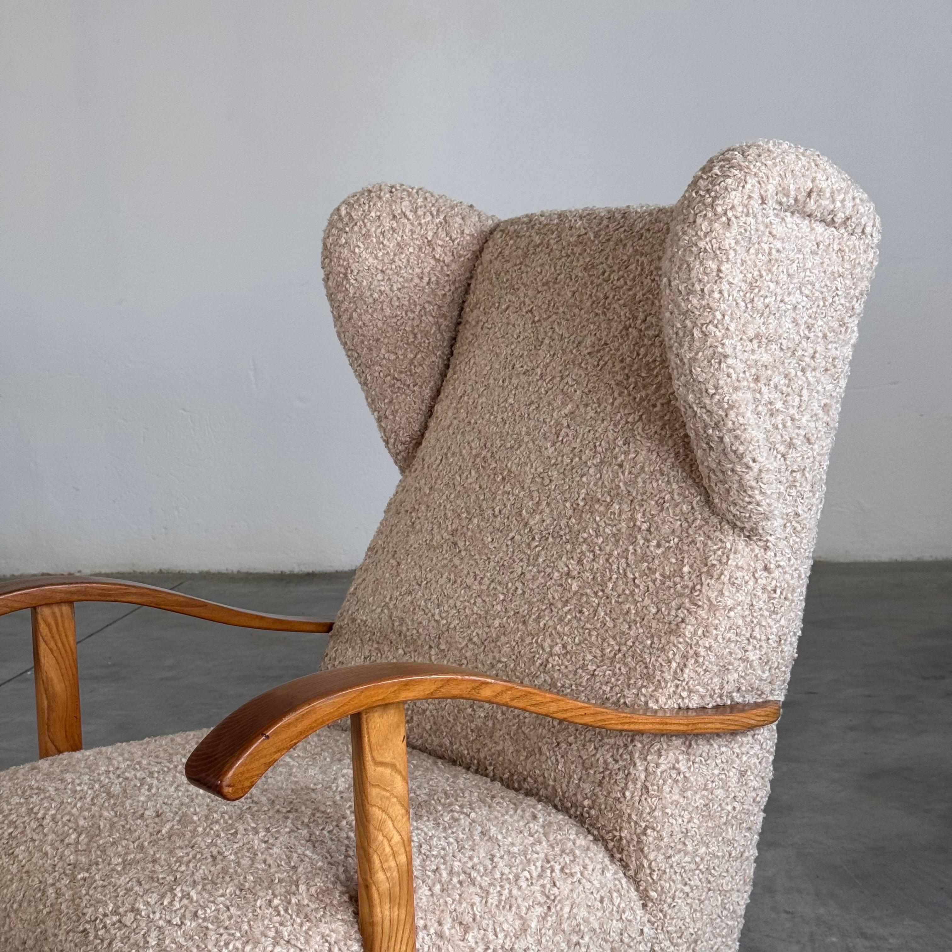 Pair of Italian Modernist Wing Chairs, by Melchiorre Bega, 1940s For Sale 3