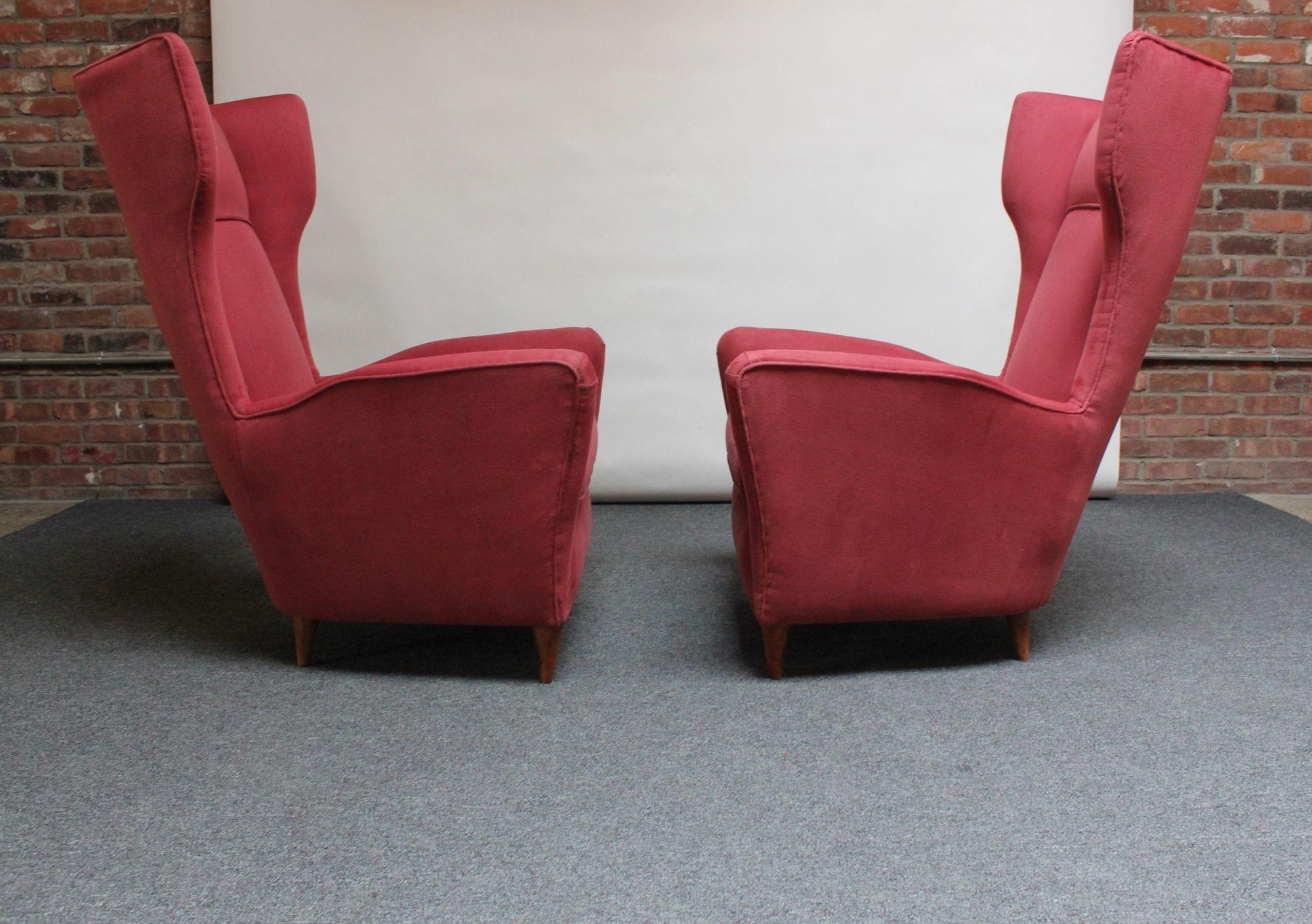 Walnut Pair of Italian Modernist Wingback Lounge Chairs by Ico Parisi For Sale