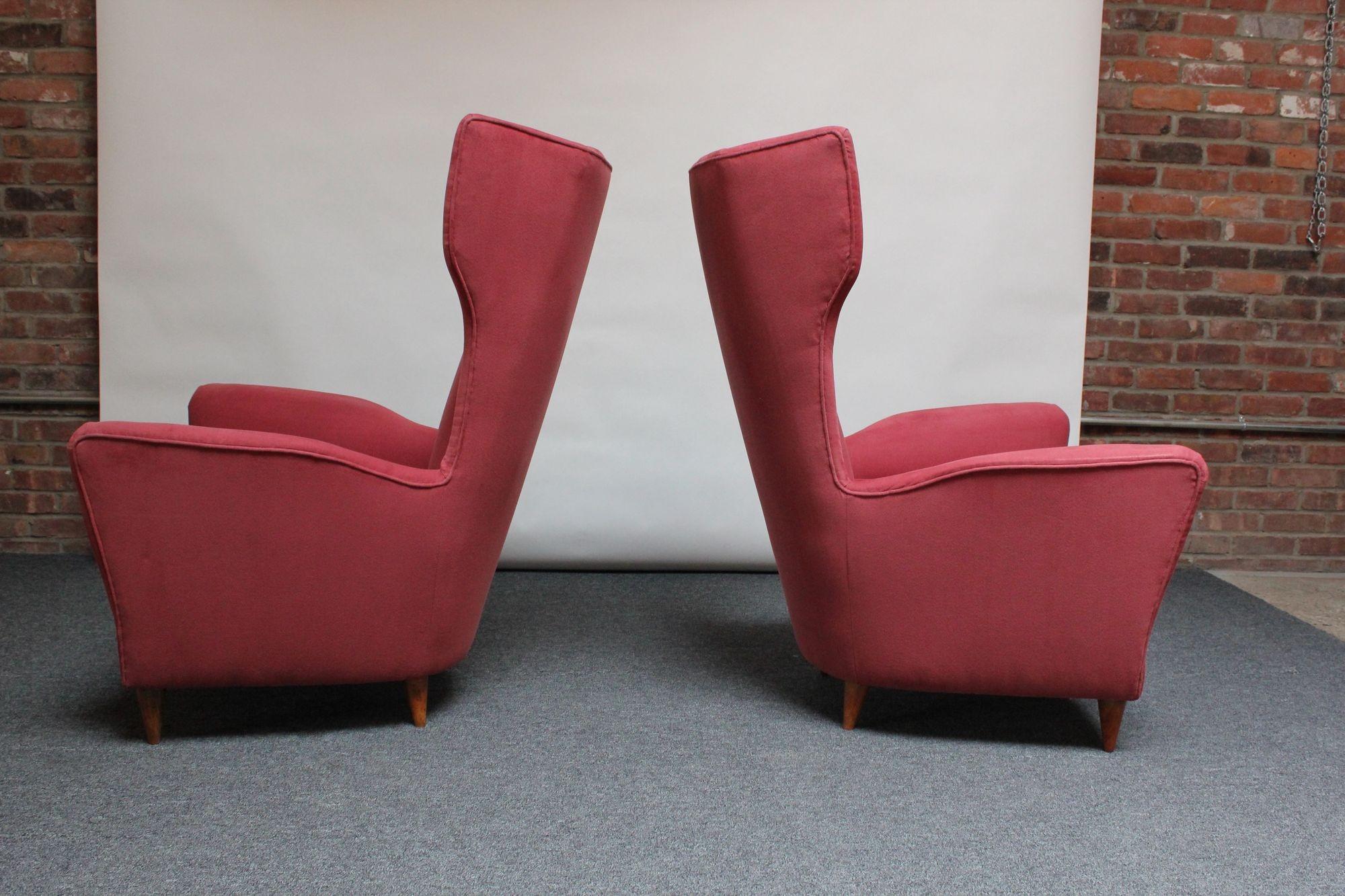 Pair of Italian Modernist Wingback Lounge Chairs by Ico Parisi For Sale 1
