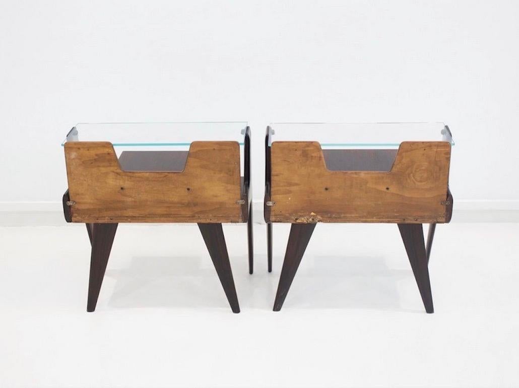 Pair of Italian Modernist Wooden Bedside Tables with Glass Top For Sale 5