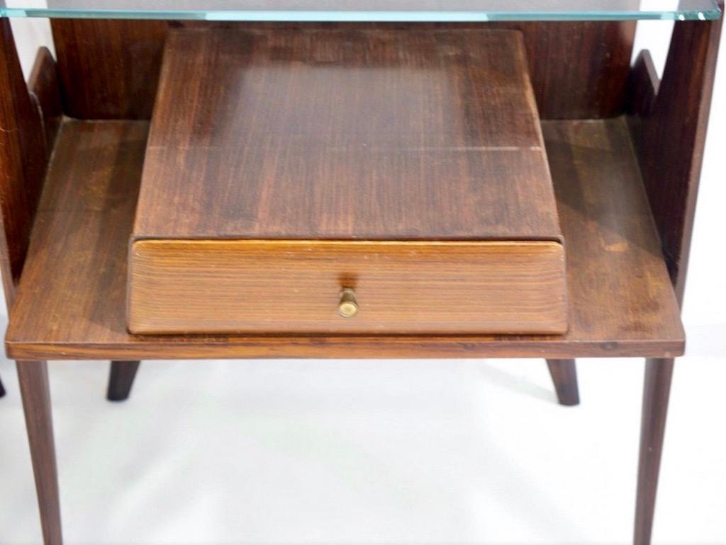 20th Century Pair of Italian Modernist Wooden Bedside Tables with Glass Top For Sale