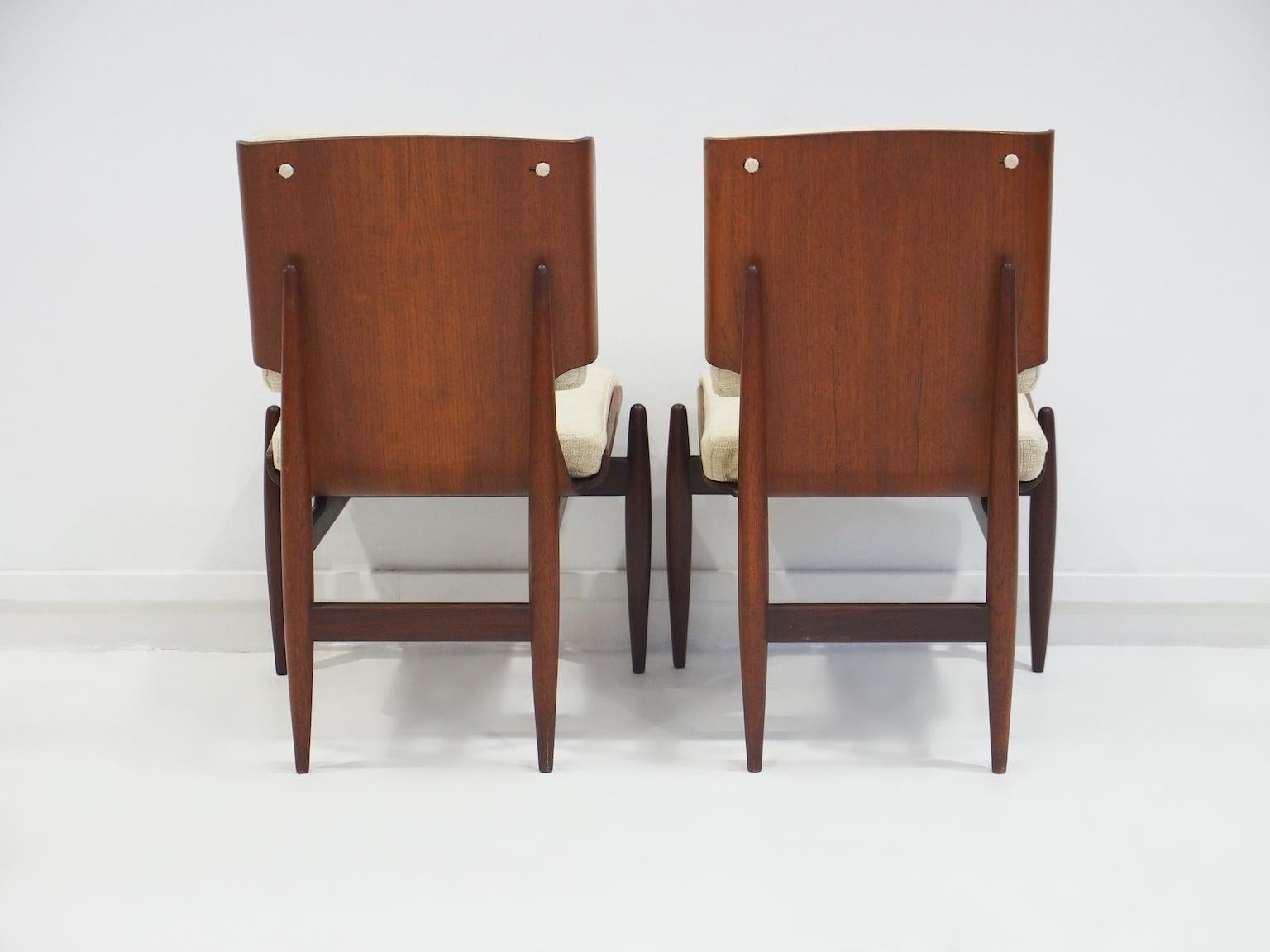 Pair of Italian Modernist Wooden Side Chairs by Barovero For Sale 5