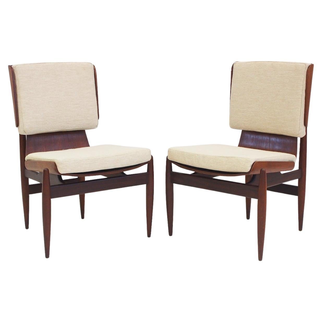 Pair of Italian Modernist Wooden Side Chairs by Barovero For Sale