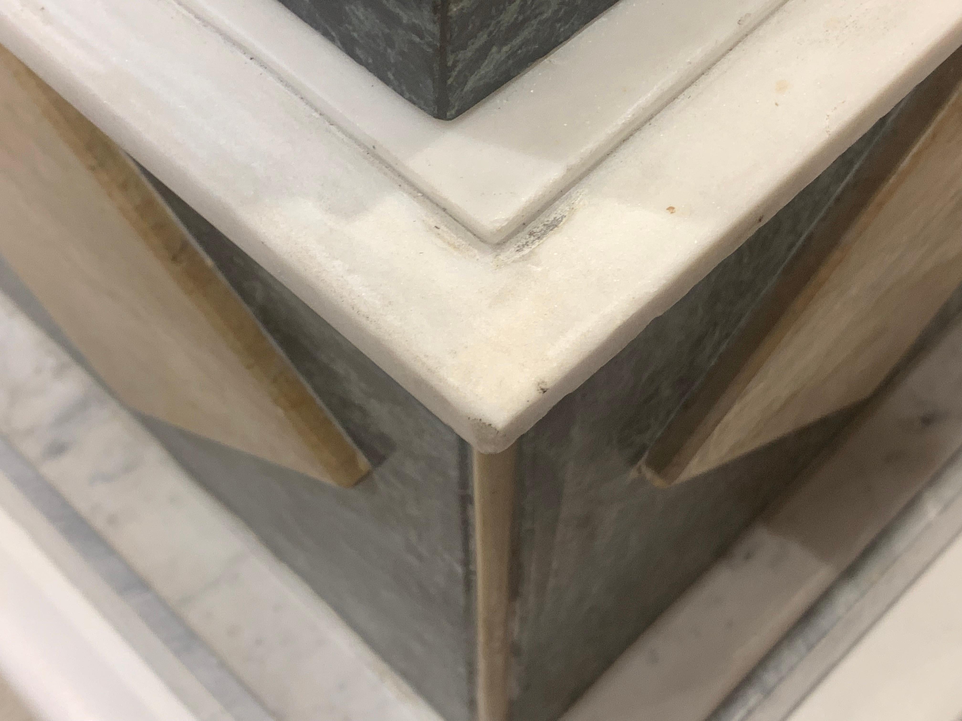 Marbre Paire d'obélisques monumentaux italiens en marbre en vente