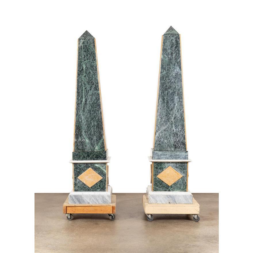 Paire d'obélisques monumentaux italiens en marbre en vente 2