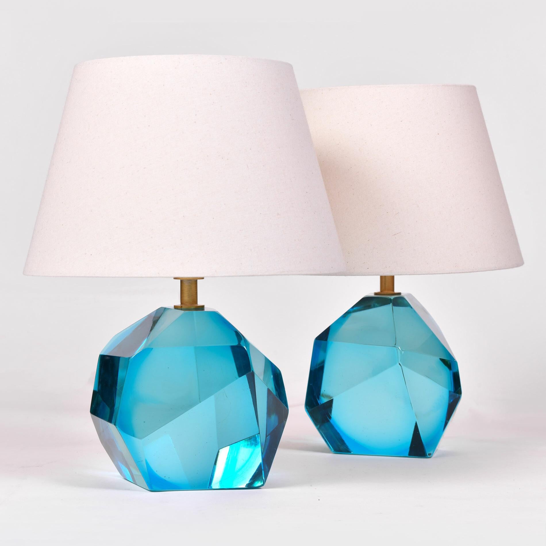 Brass Pair of Italian Murano Aqua Rock Jewel Table Lamps For Sale