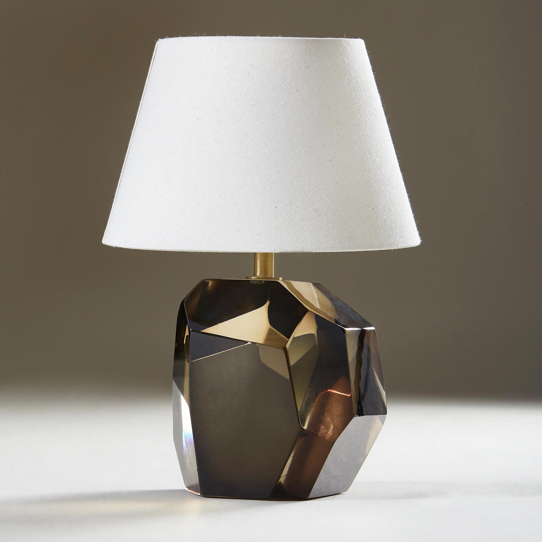 Zeitgenössische, handgefertigte und handpolierte Lampe aus massivem Murano mit Messingbeschlag. Inklusive US-Hand-Dimmschalter.

Signiert 