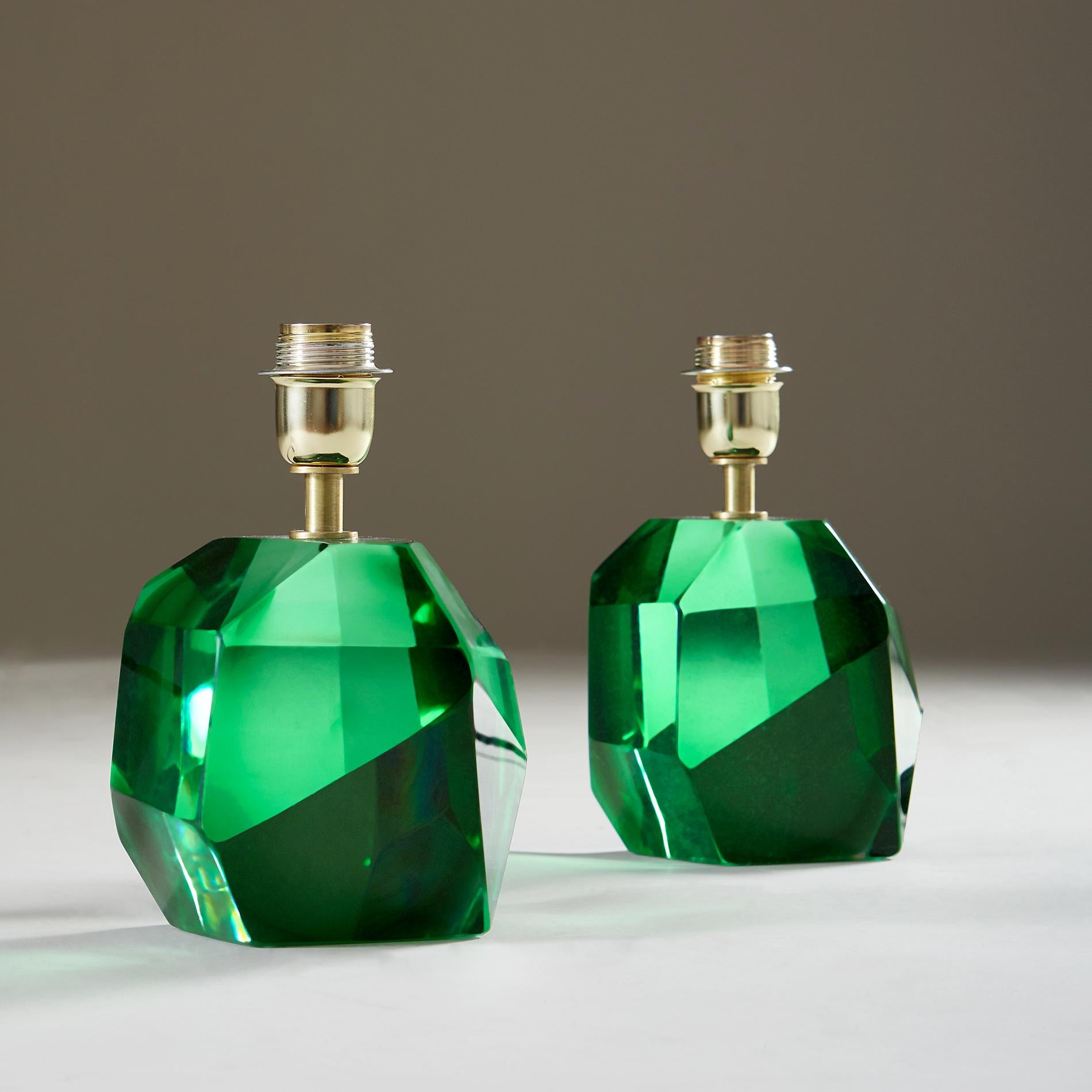 Paar italienische Murano-Schmuck-Tischlampen in Smaragdgrün mit Bergschmuck (Handgefertigt) im Angebot