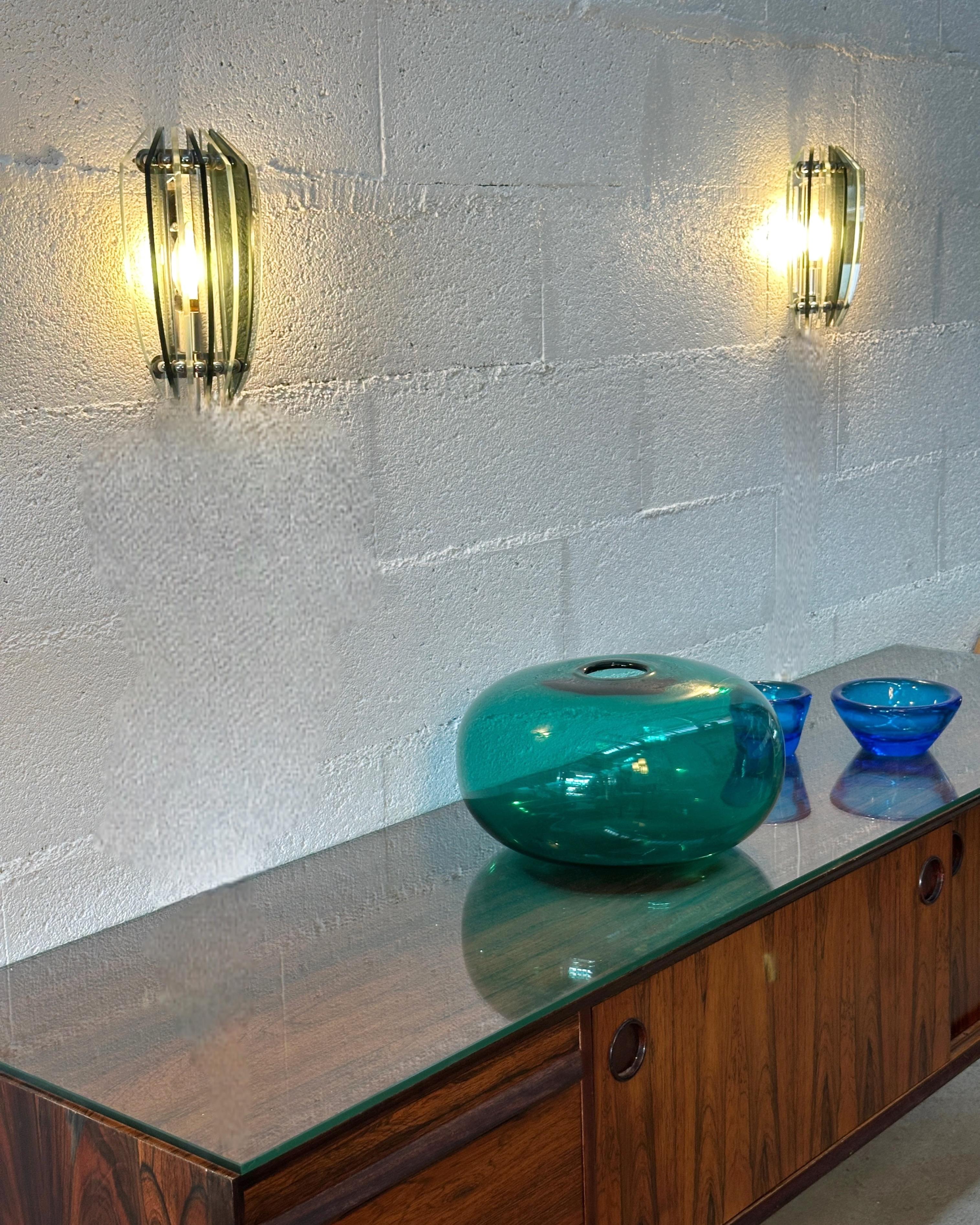 Paire d'appliques italiennes en verre de Murano et chrome par Veca fabriqué en Italie 1960 en vente 1