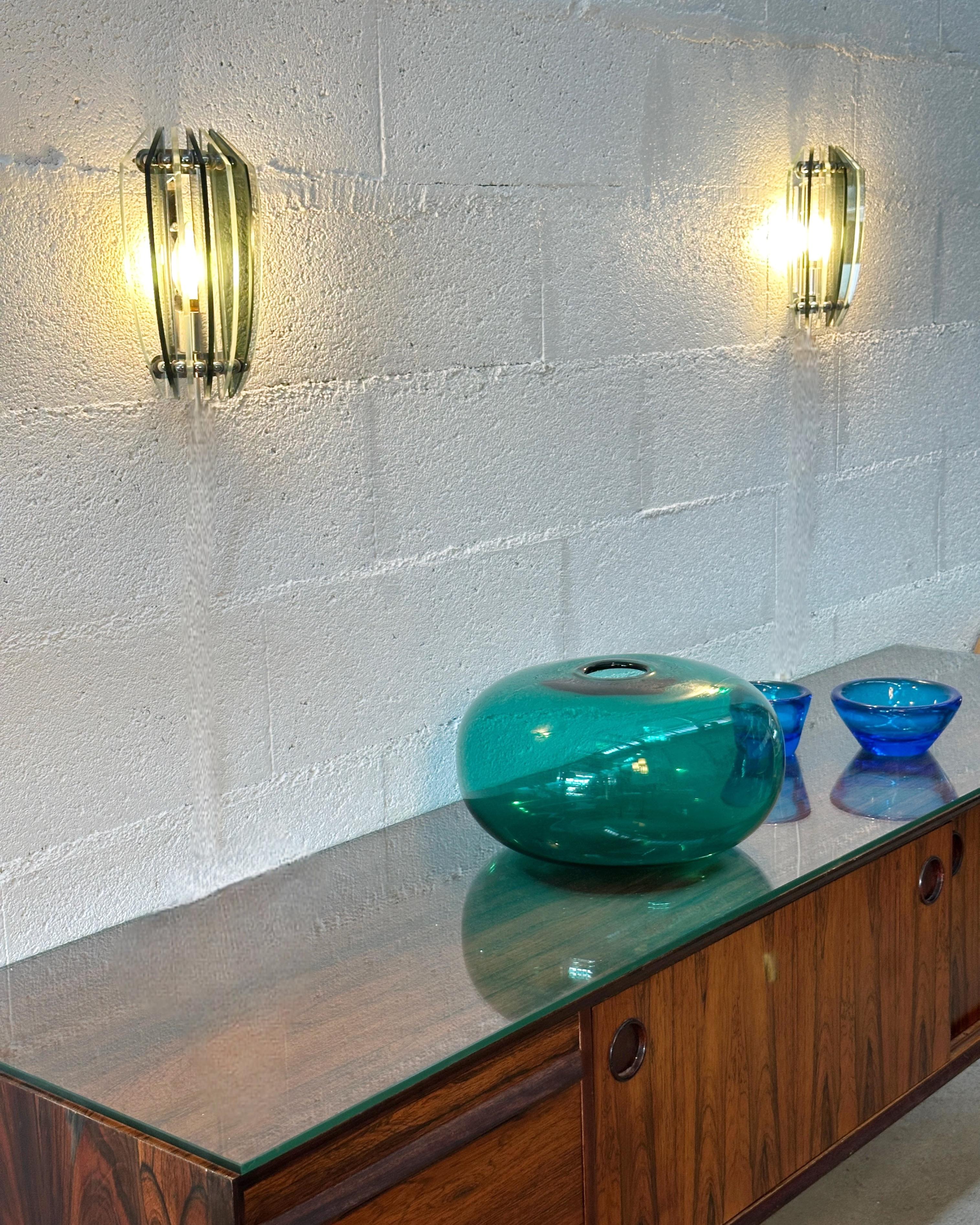 Paire d'appliques italiennes en verre de Murano et chrome par Veca fabriqué en Italie 1960 en vente 2