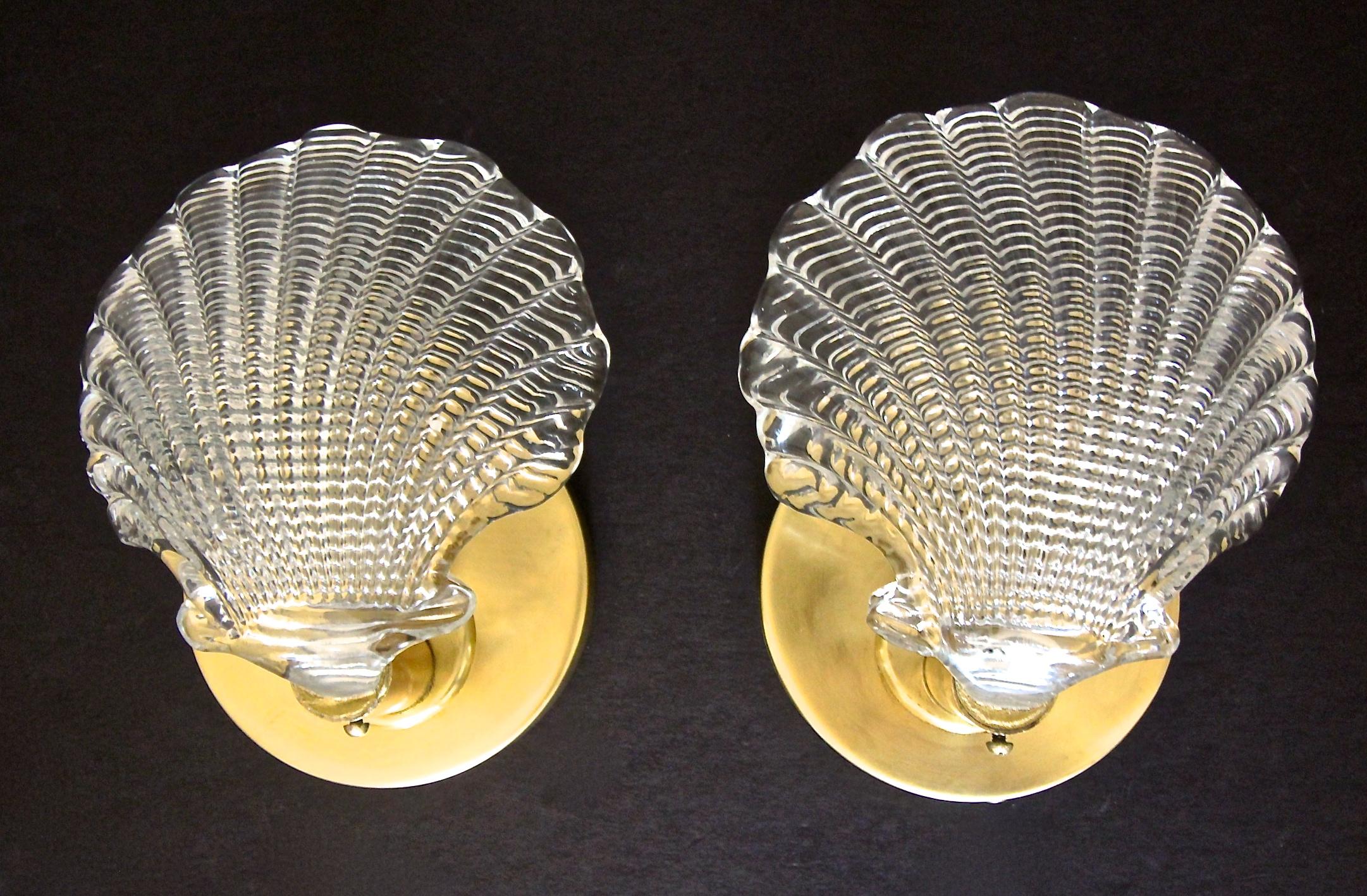Mid-20th Century Pair of Italian Murano Glass Clam Shell Shaped Wall Sconces