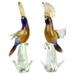 Pareja de esculturas de cacatúas italianas de cristal de Murano