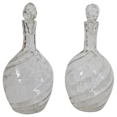 Paar italienische Karaffen aus Muranoglas in wirbelndem Glas und sechs Gläsern.