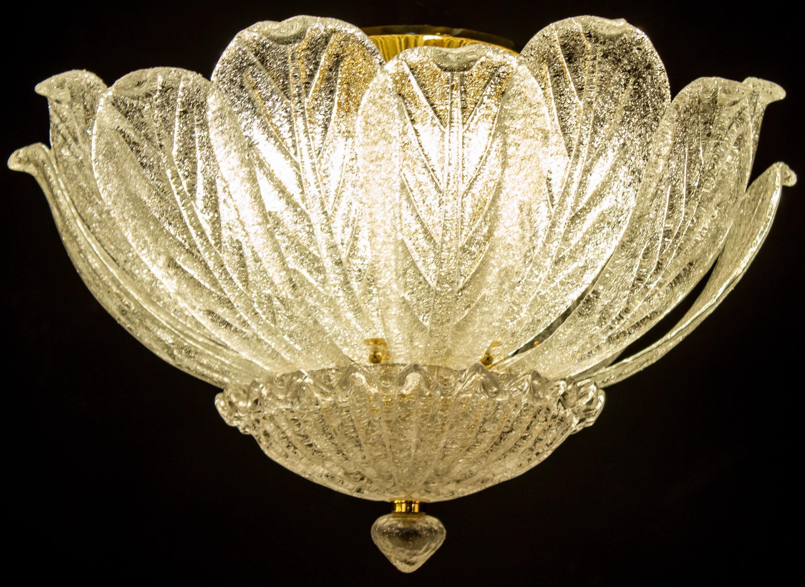 Realized in pure Murano glass leaves. The structure is gilt-metal. Five E 14 lights spread a magical light.
Available 6 of this Item.
Measures: Diameter 60 cm, height 35 cm without the chain.