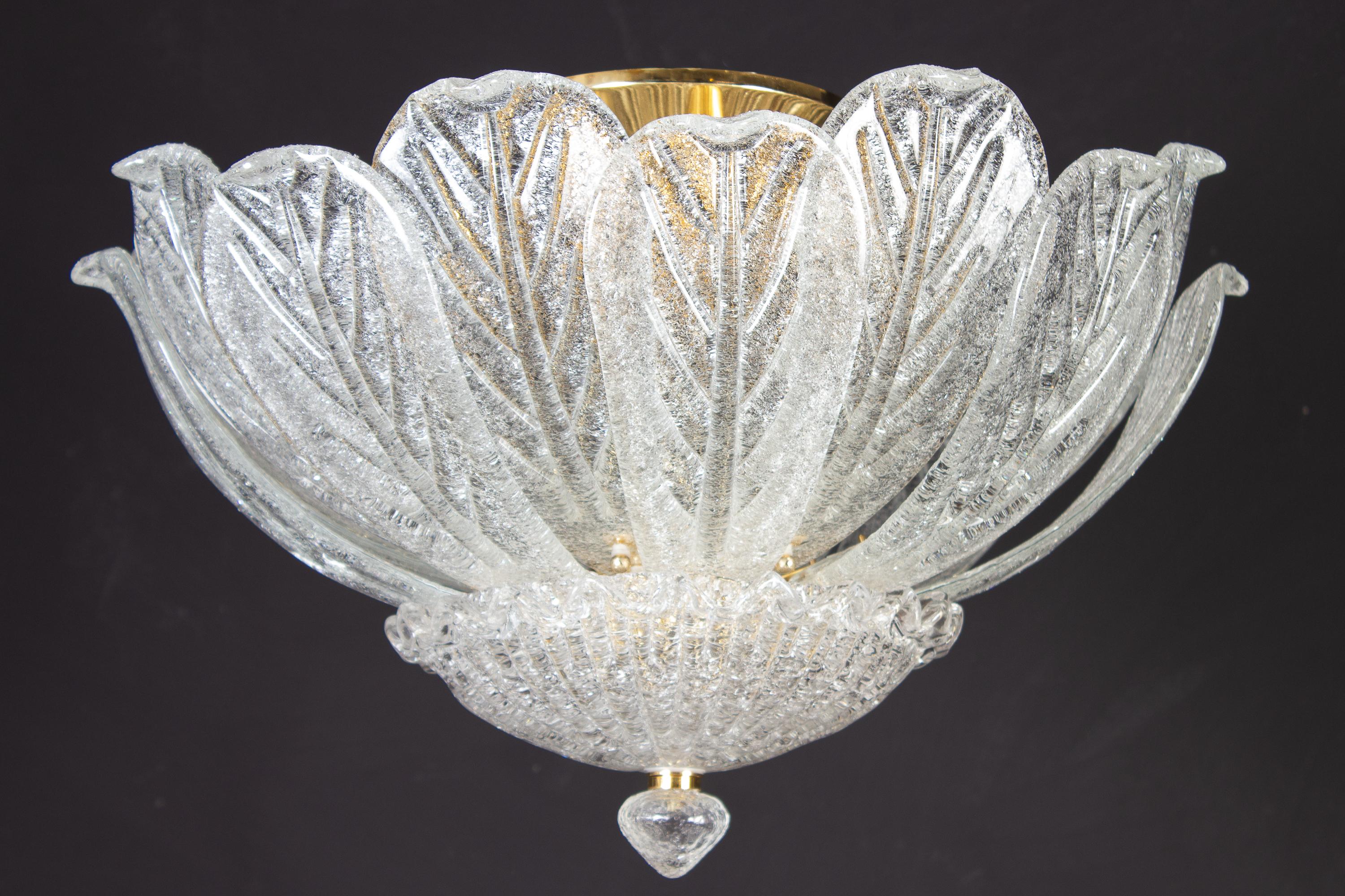 Realized in pure Murano glass leaves. The structure is gilt-metal. Five E 14 lights spread a magical light.
Available 6 of this Item.
Measures: Diameter 60 cm, height 35 cm without the chain.