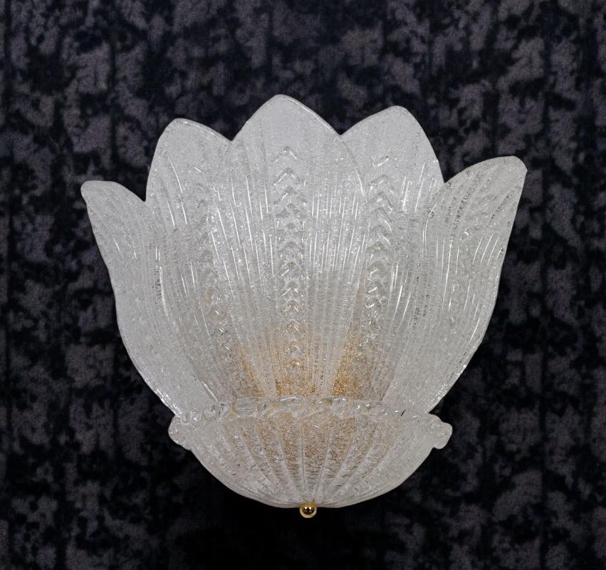 Coppia di bellissime applique in vetro di Murano con finiture in ottone.
Gli occhiali sono in perfette condizioni.
2  Lampadine E 27. Possiamo cablare secondo gli standard del tuo paese.
 Disponibili 5 paia.
  