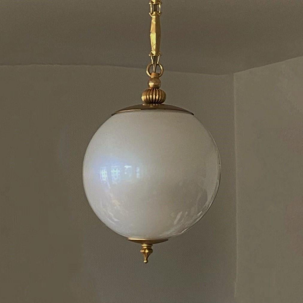 Pair of Italian Murano Glass Pendants in Pearl Optic Brass Mounted, 1960s In Good Condition In Frankfurt am Main, DE