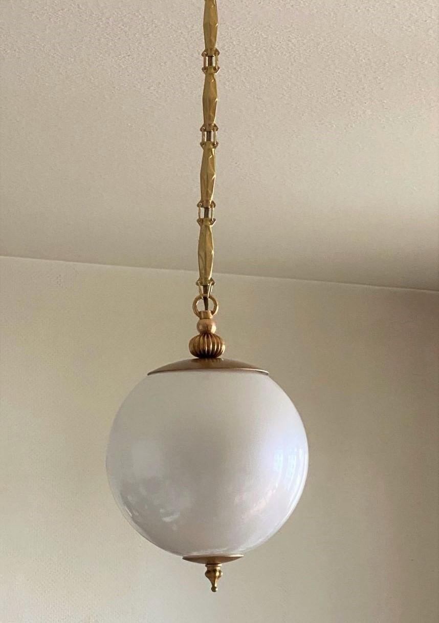 Pair of Italian Murano Glass Pendants in Pearl Optic Brass Mounted, 1960s In Good Condition For Sale In Frankfurt am Main, DE