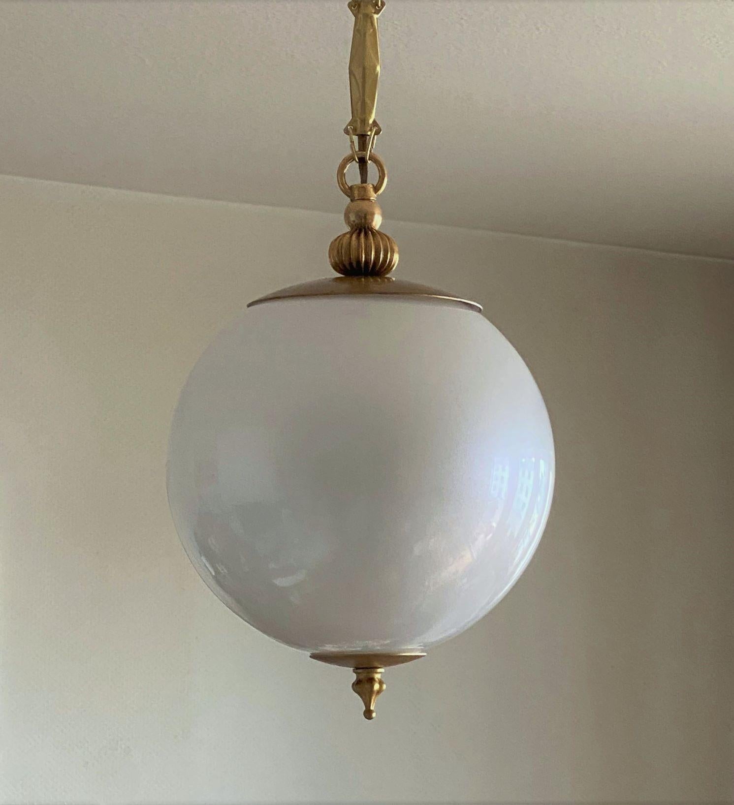 20th Century Pair of Italian Murano Glass Pendants in Pearl Optic Brass Mounted, 1960s For Sale