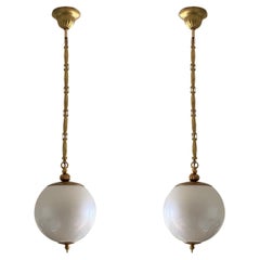 Coppia di pendenti in vetro di Murano italiano con montatura in ottone perlato, anni '60