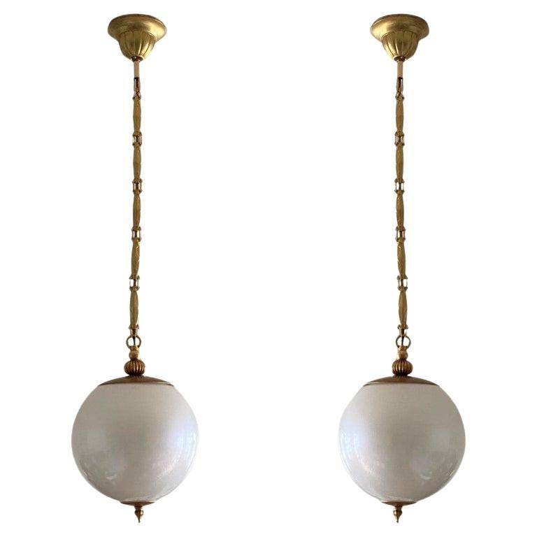 Coppia di pendenti in vetro di Murano italiano con montatura in ottone perlato, anni
60