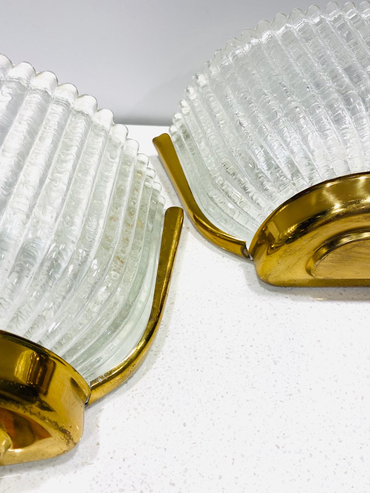 Pair of Seguso Murano Sconces with Fluted Glass and Brass Frames, circa 1940s For Sale 1